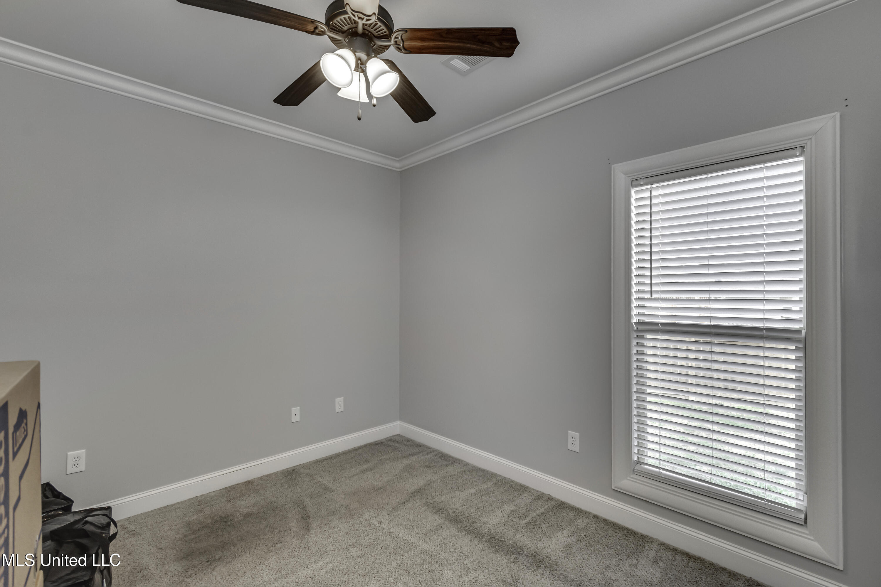705 Queens Court Property Photo 34