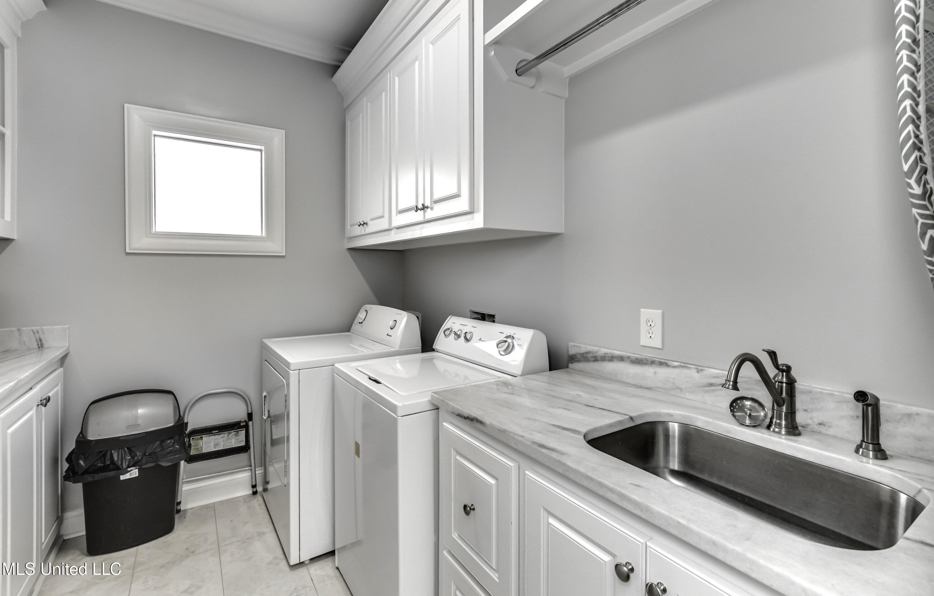705 Queens Court Property Photo 44