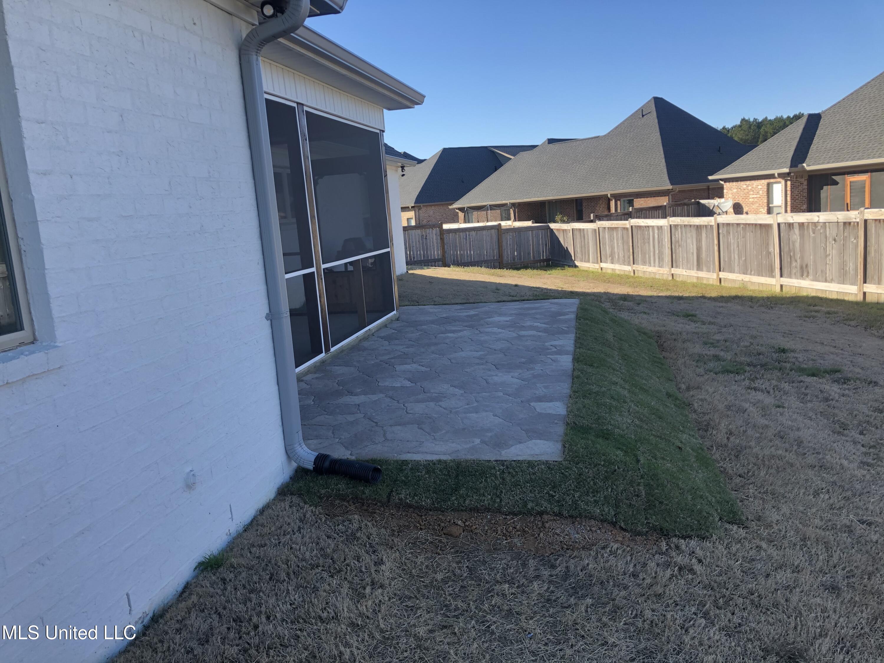 705 Queens Court Property Photo 47