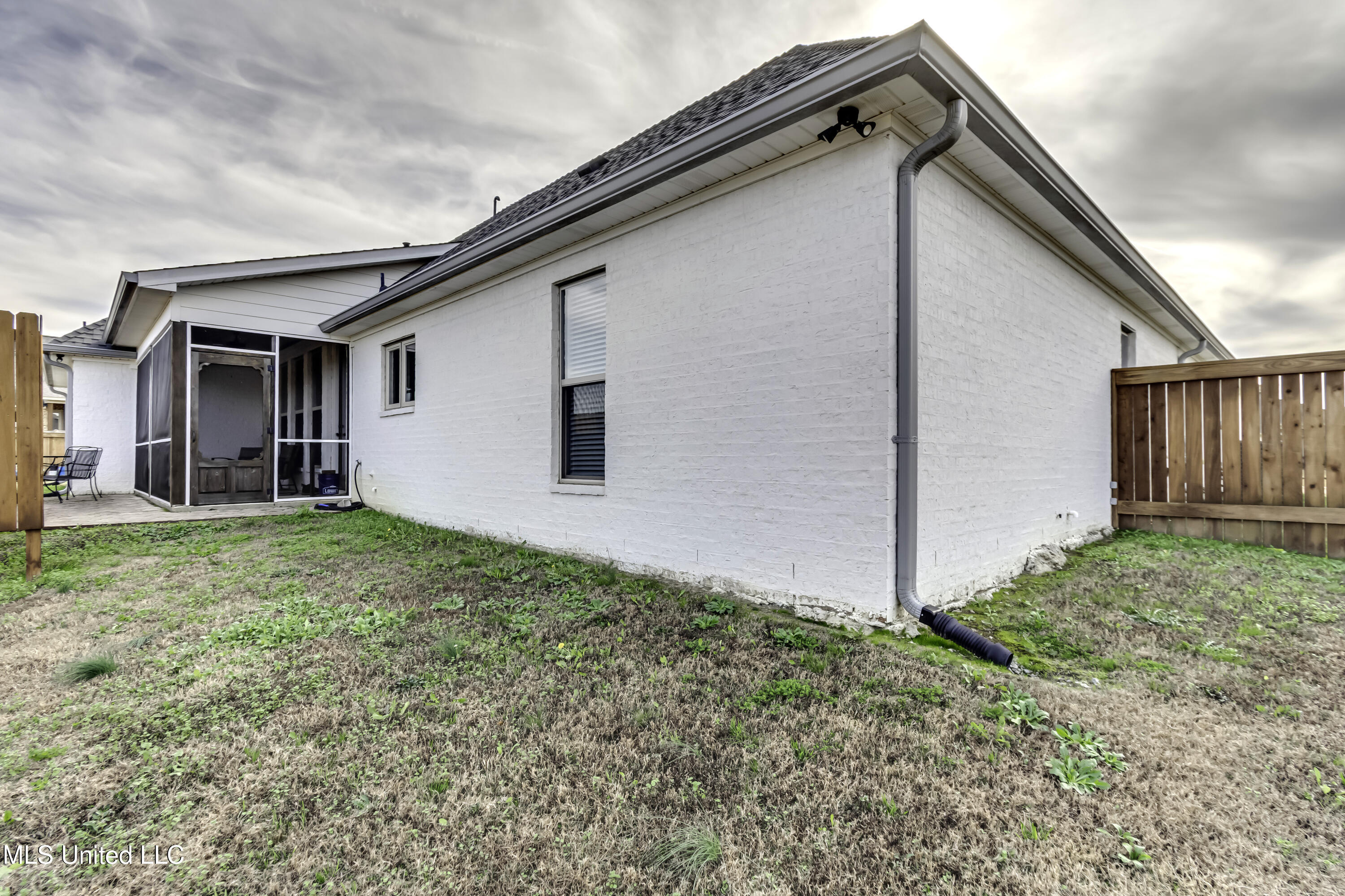 705 Queens Court Property Photo 57
