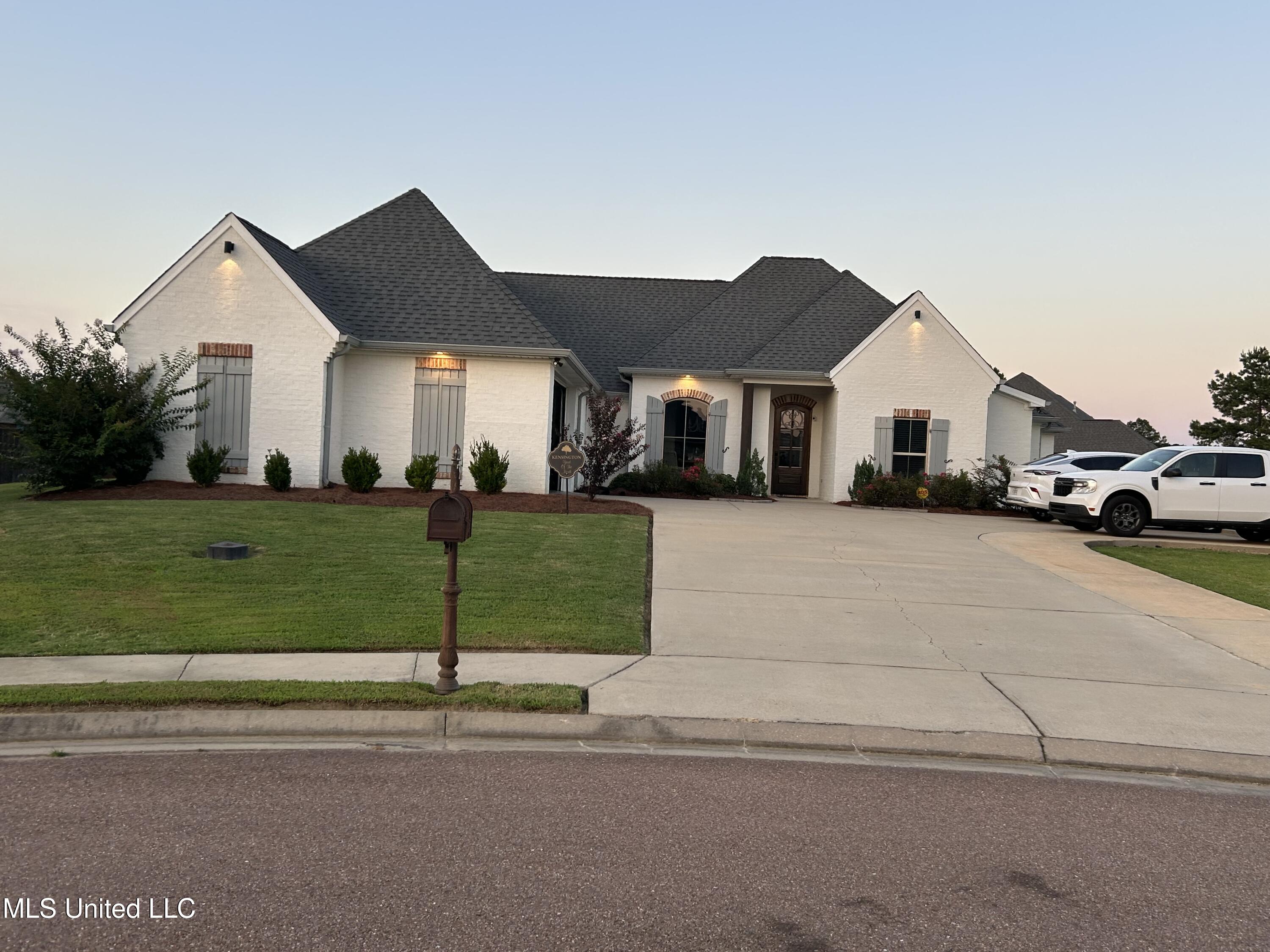 705 Queens Court Property Photo 63