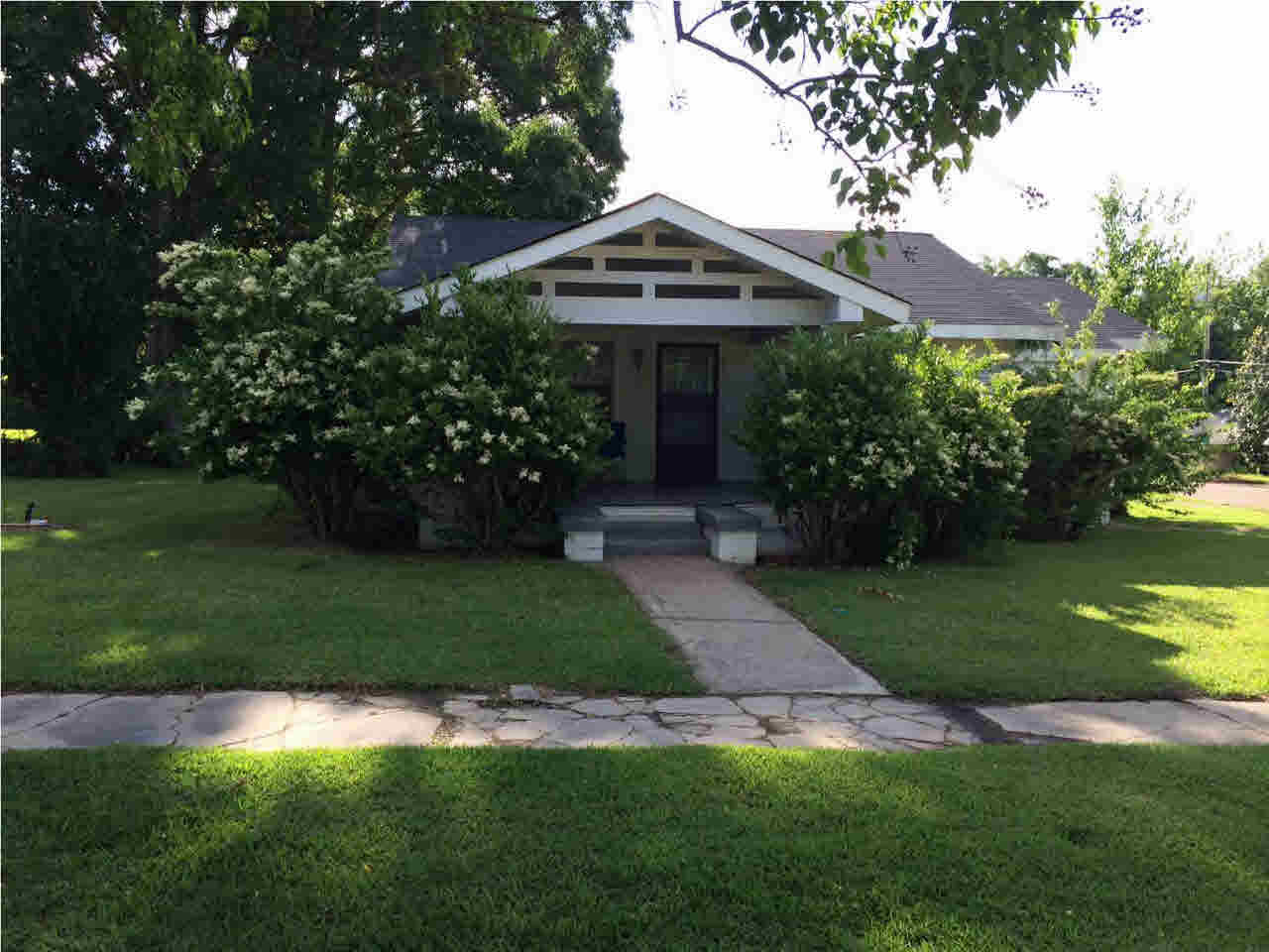 305 Nw 3rd Avenue Property Photo 2