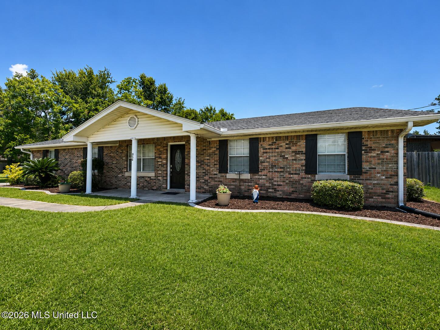 904 Waveland Avenue Property Photo 2