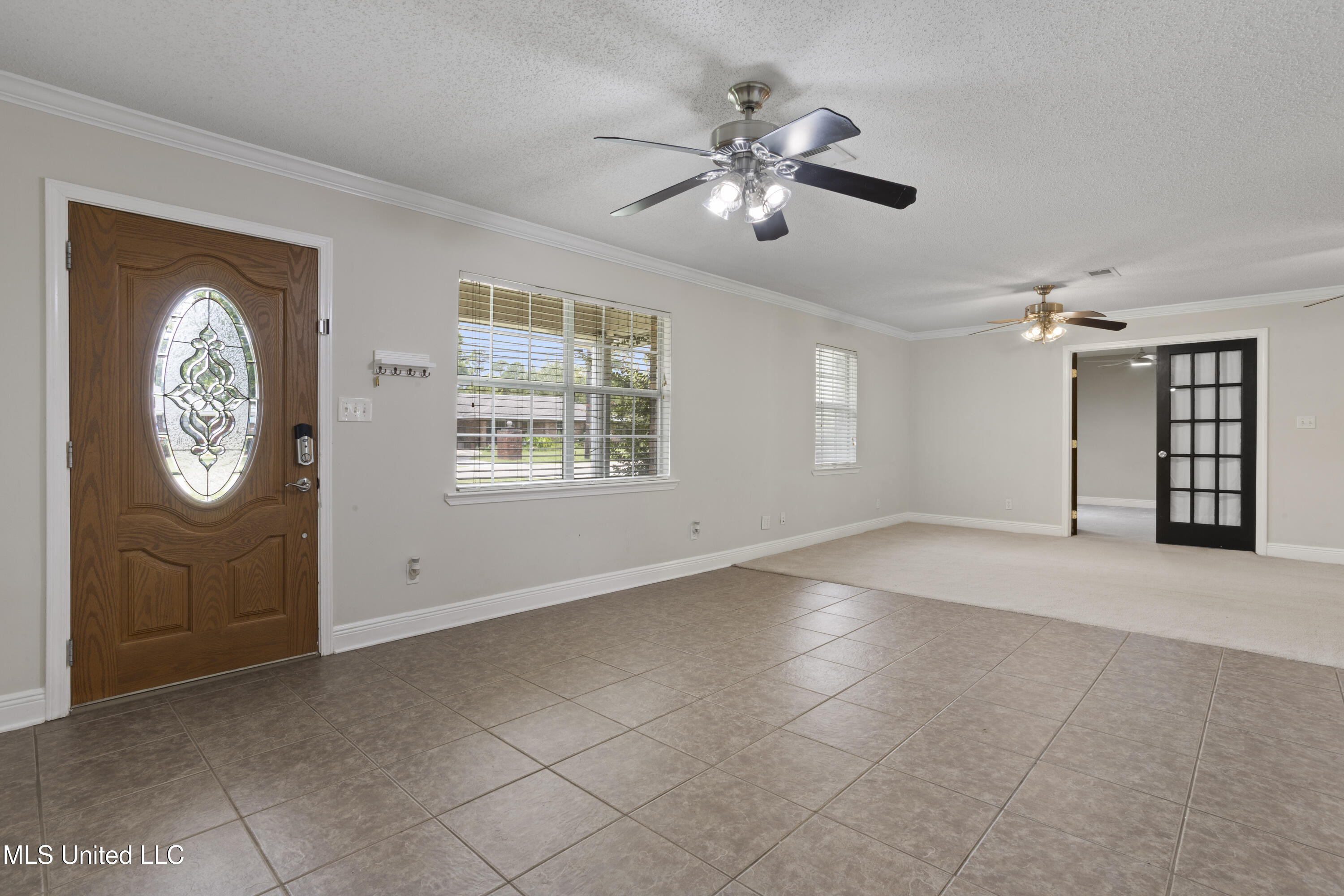 904 Waveland Avenue Property Photo 5