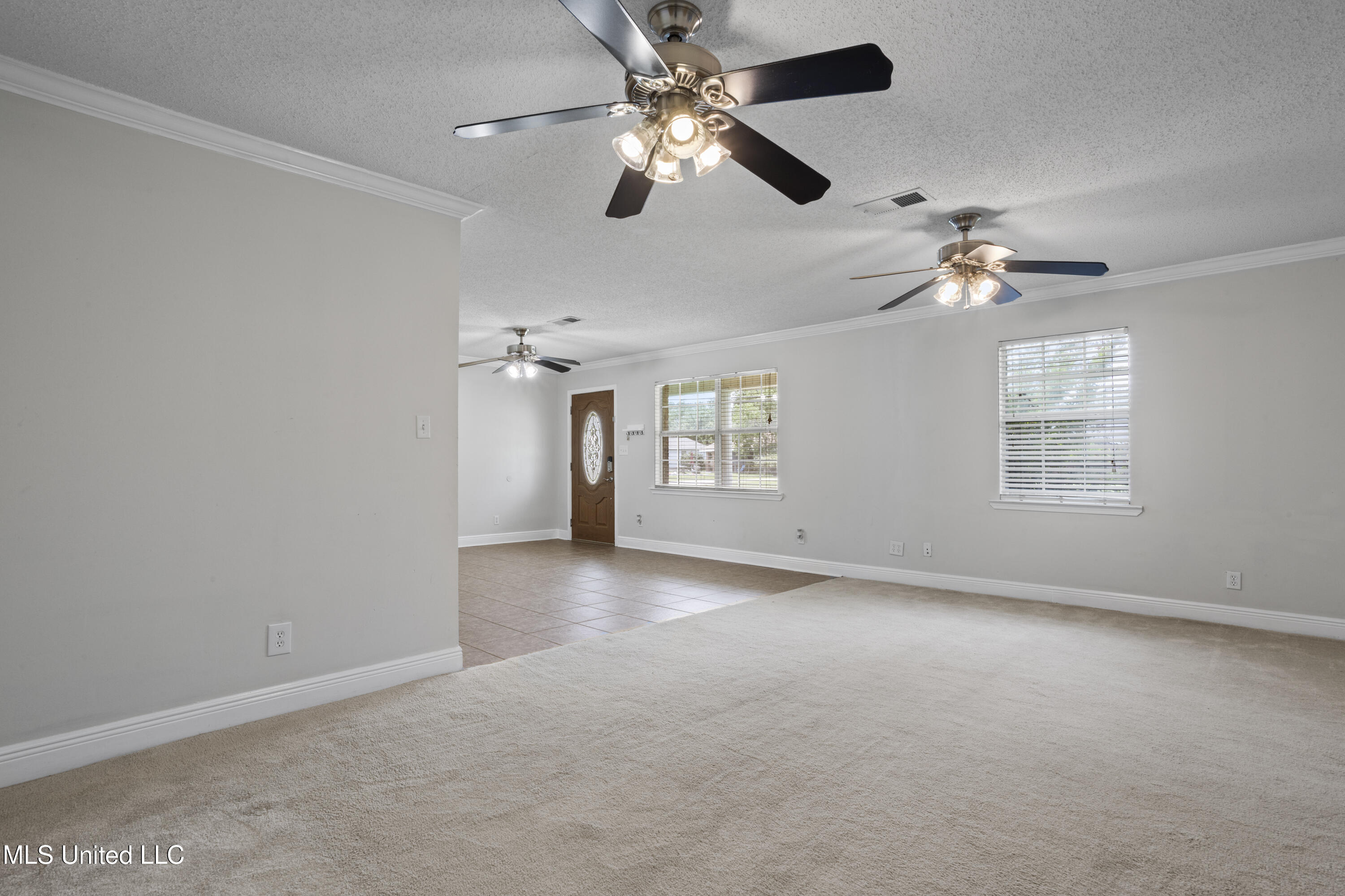 904 Waveland Avenue Property Photo 11