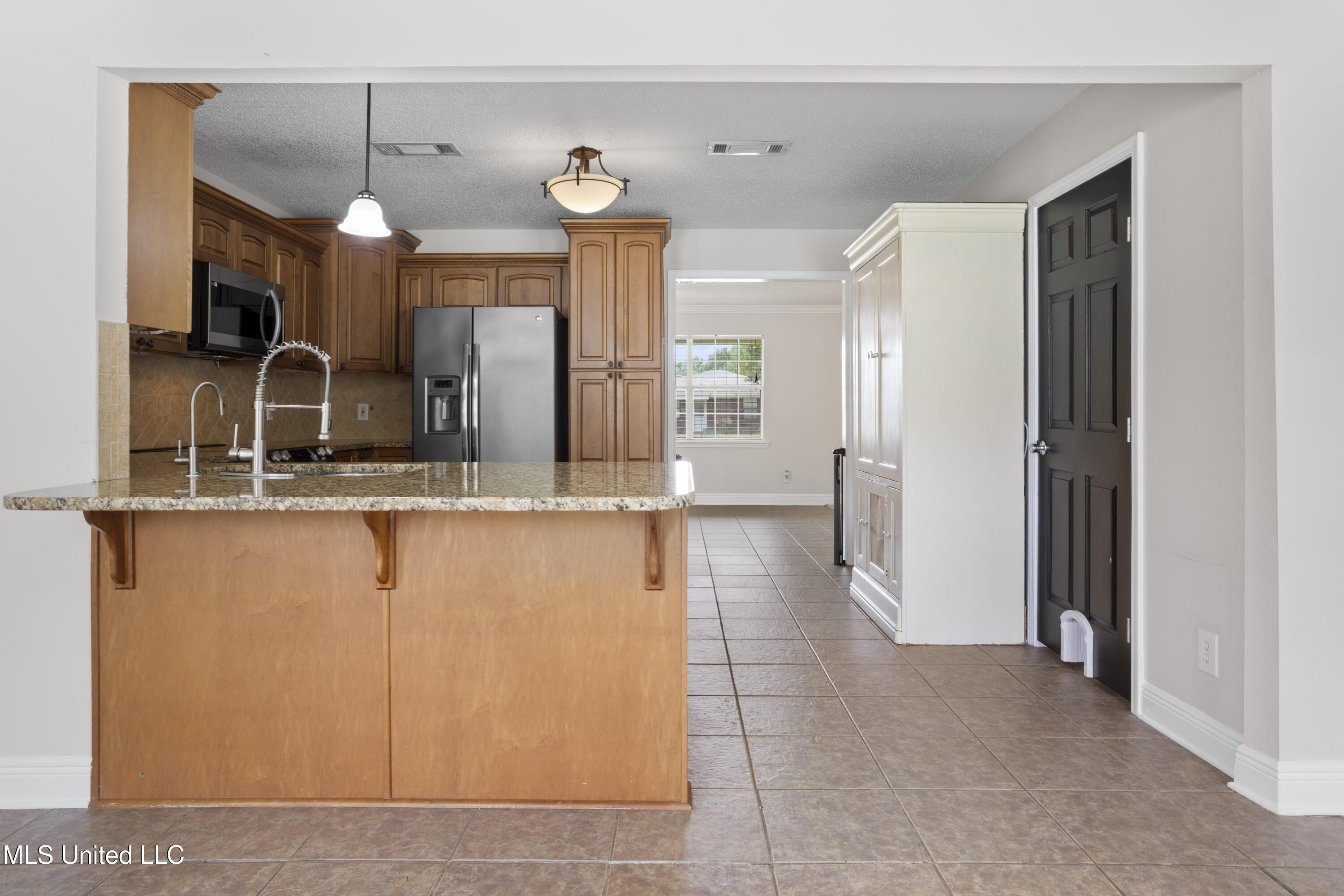 904 Waveland Avenue Property Photo 12