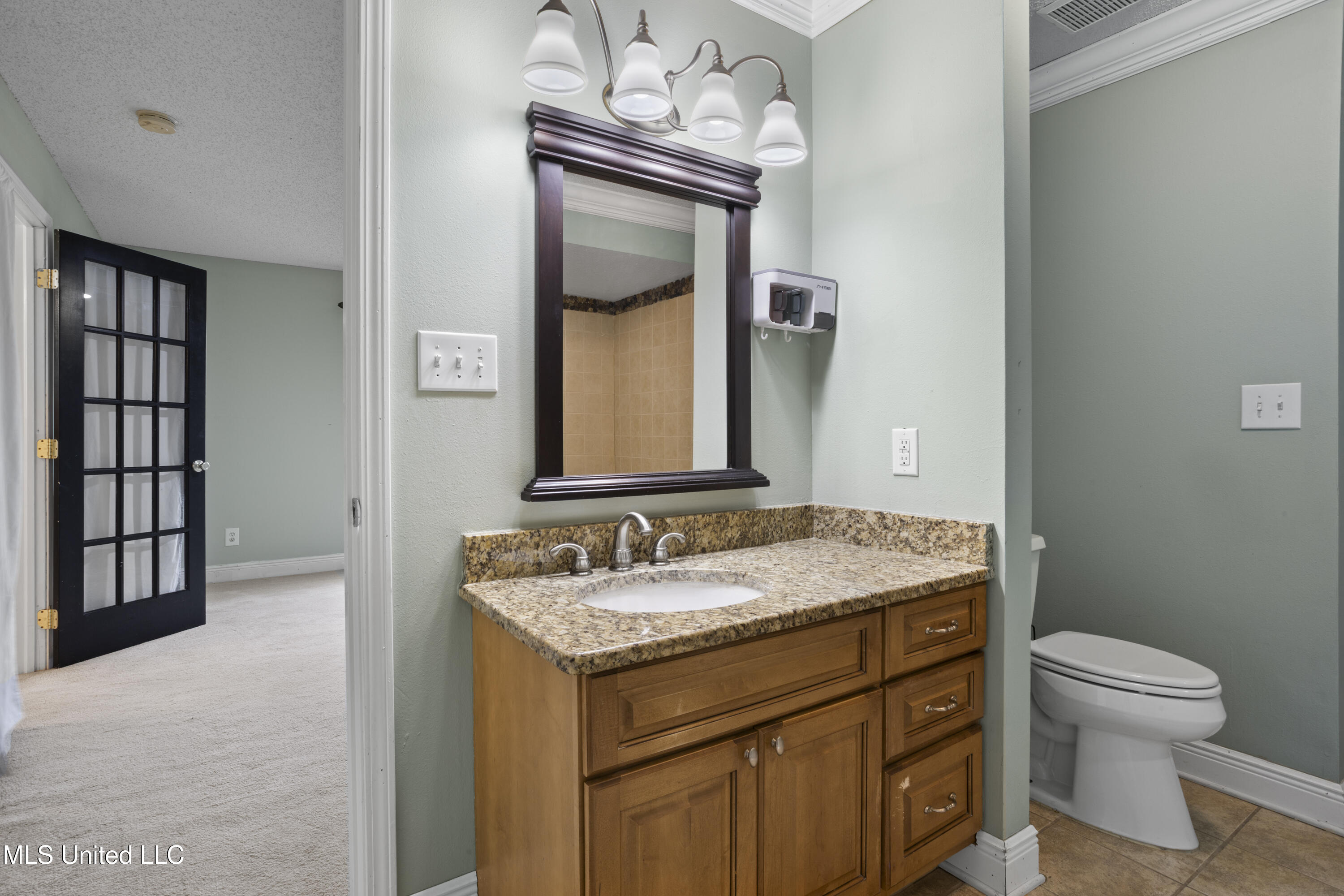 904 Waveland Avenue Property Photo 22