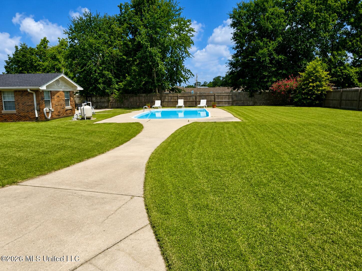 904 Waveland Avenue Property Photo 35