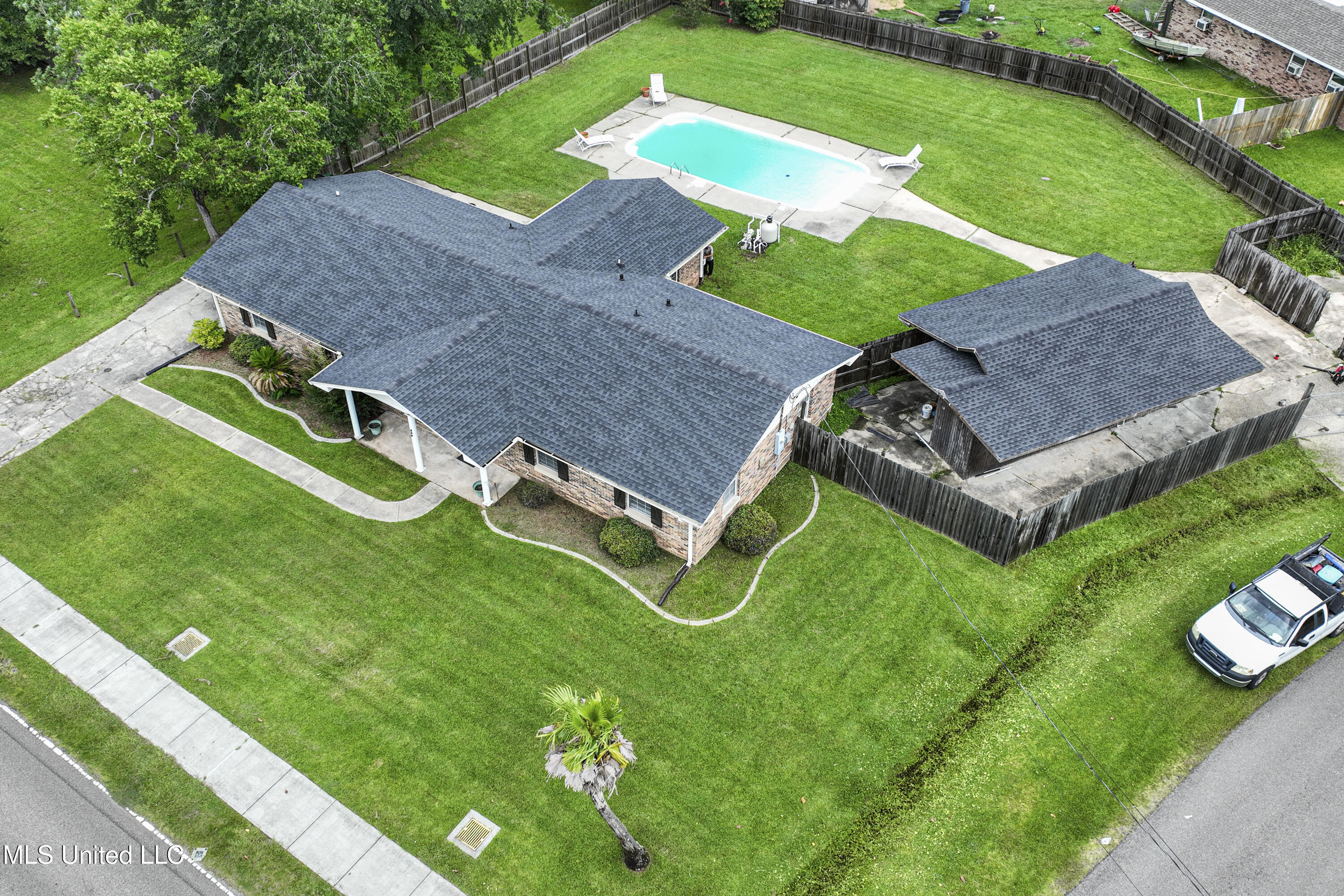 904 Waveland Avenue Property Photo 39