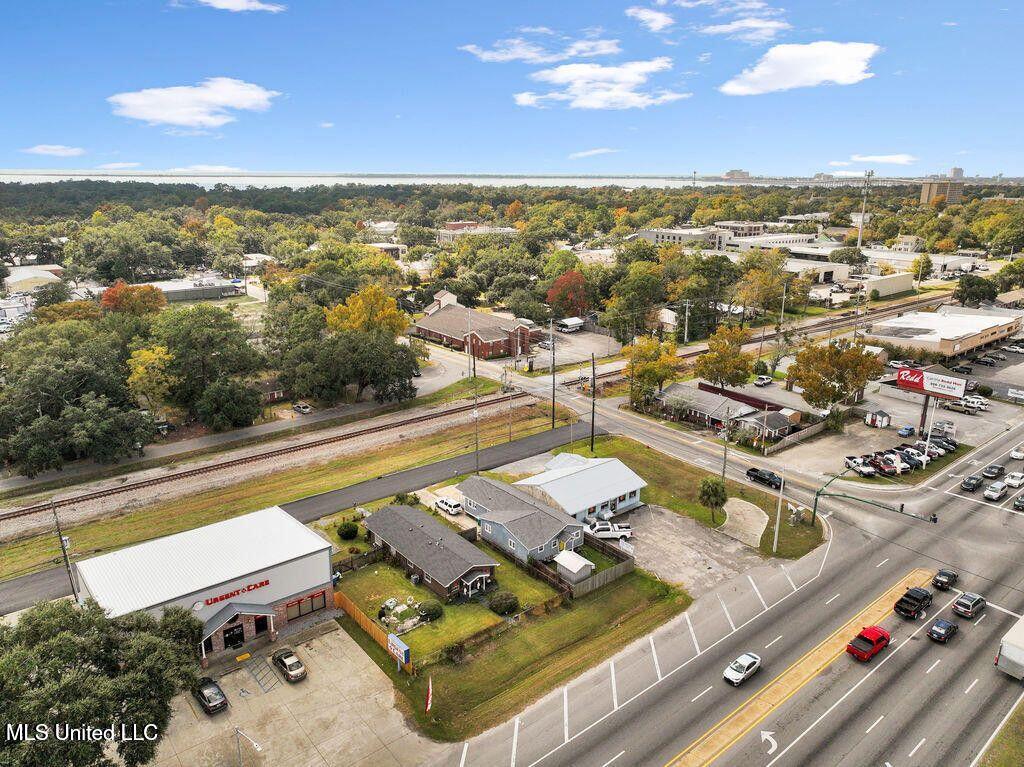 1807 School Street Property Photo 6