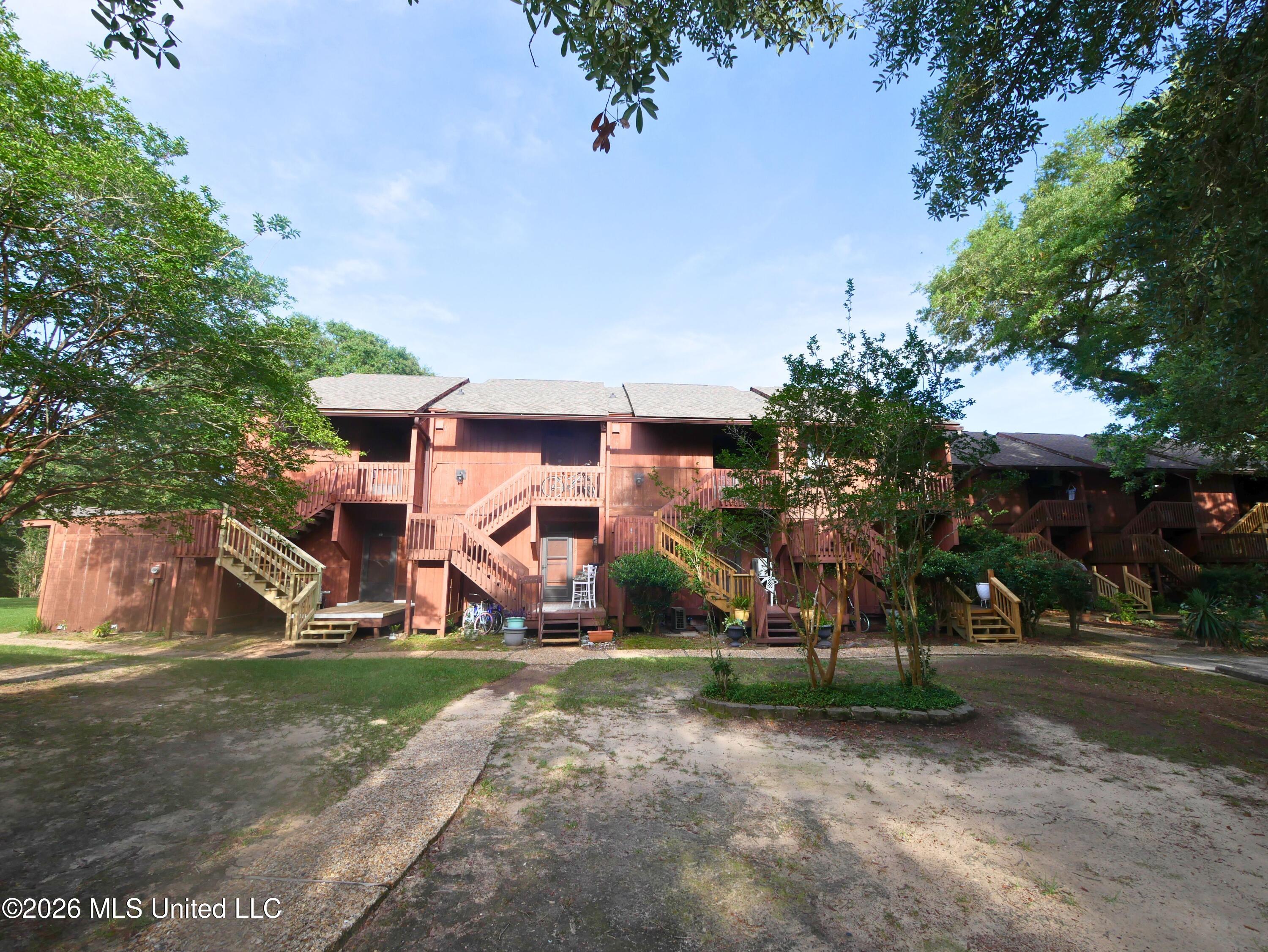 208 Lakeside Villa Property Photo 3