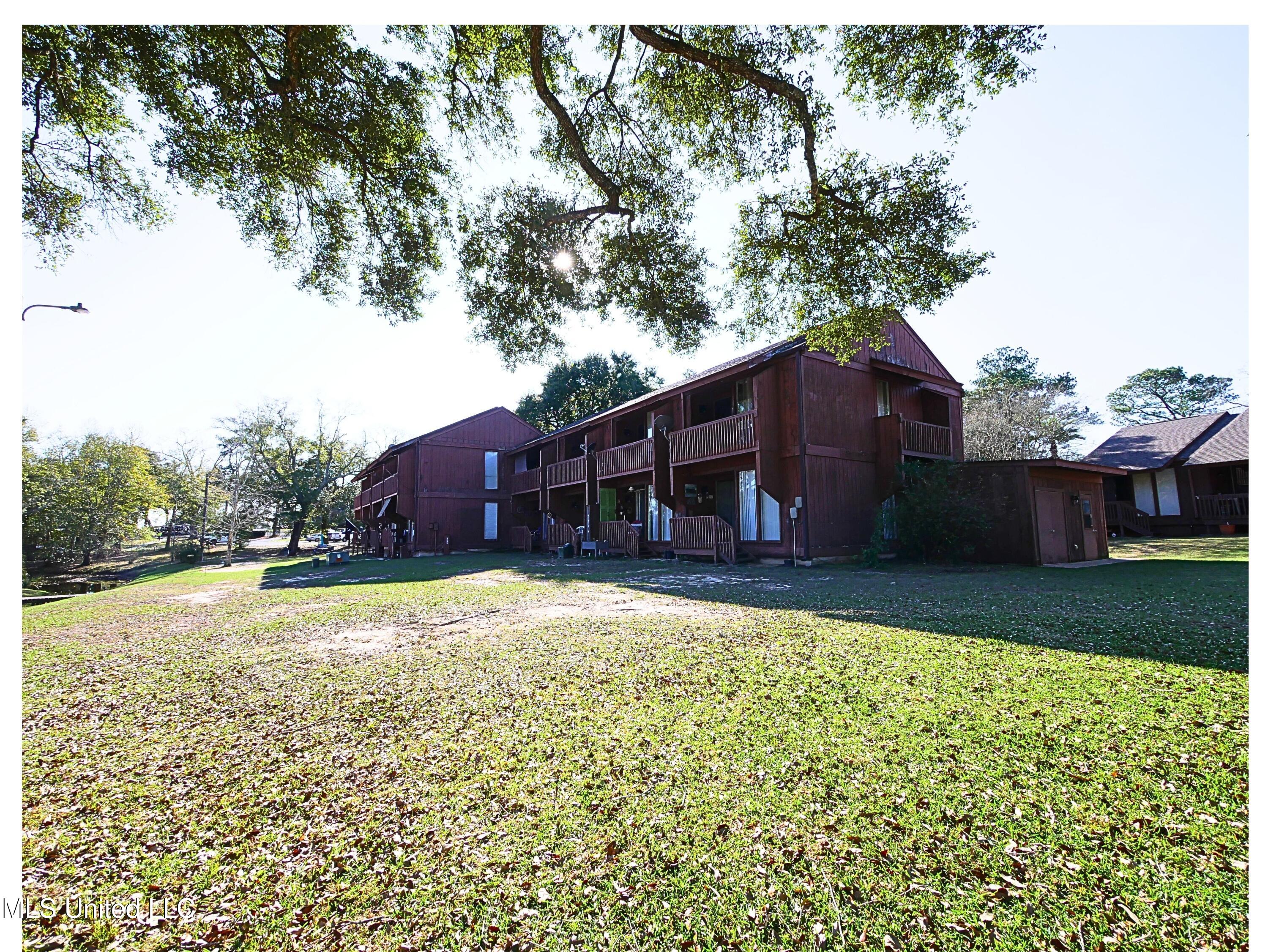 208 Lakeside Villa Property Photo 4