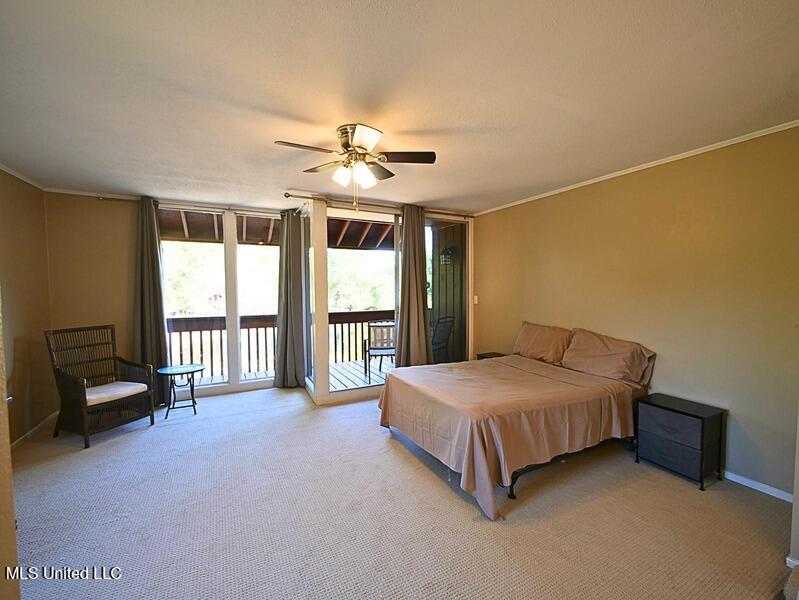 208 Lakeside Villa Property Photo 8