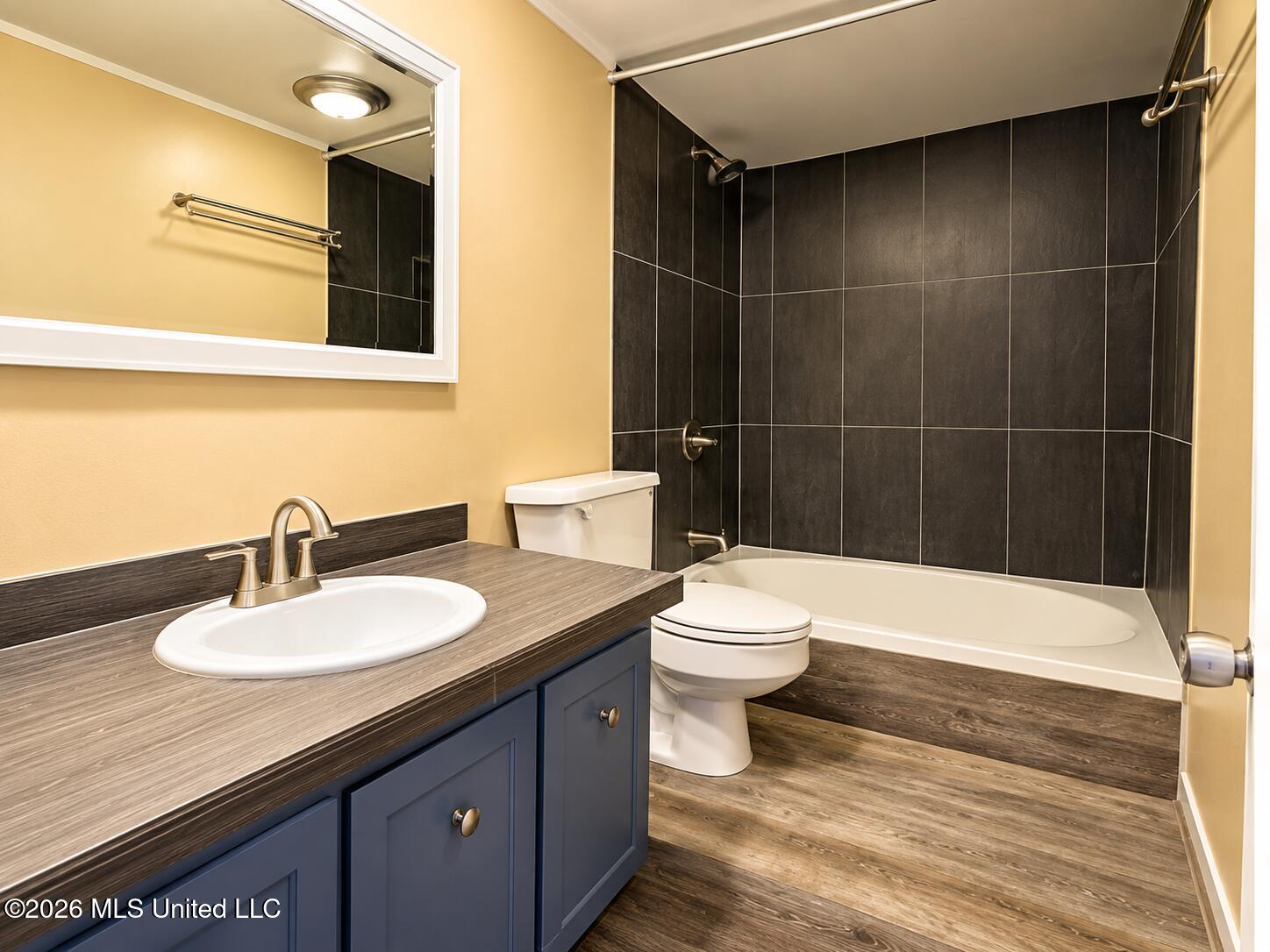 208 Lakeside Villa Property Photo 11