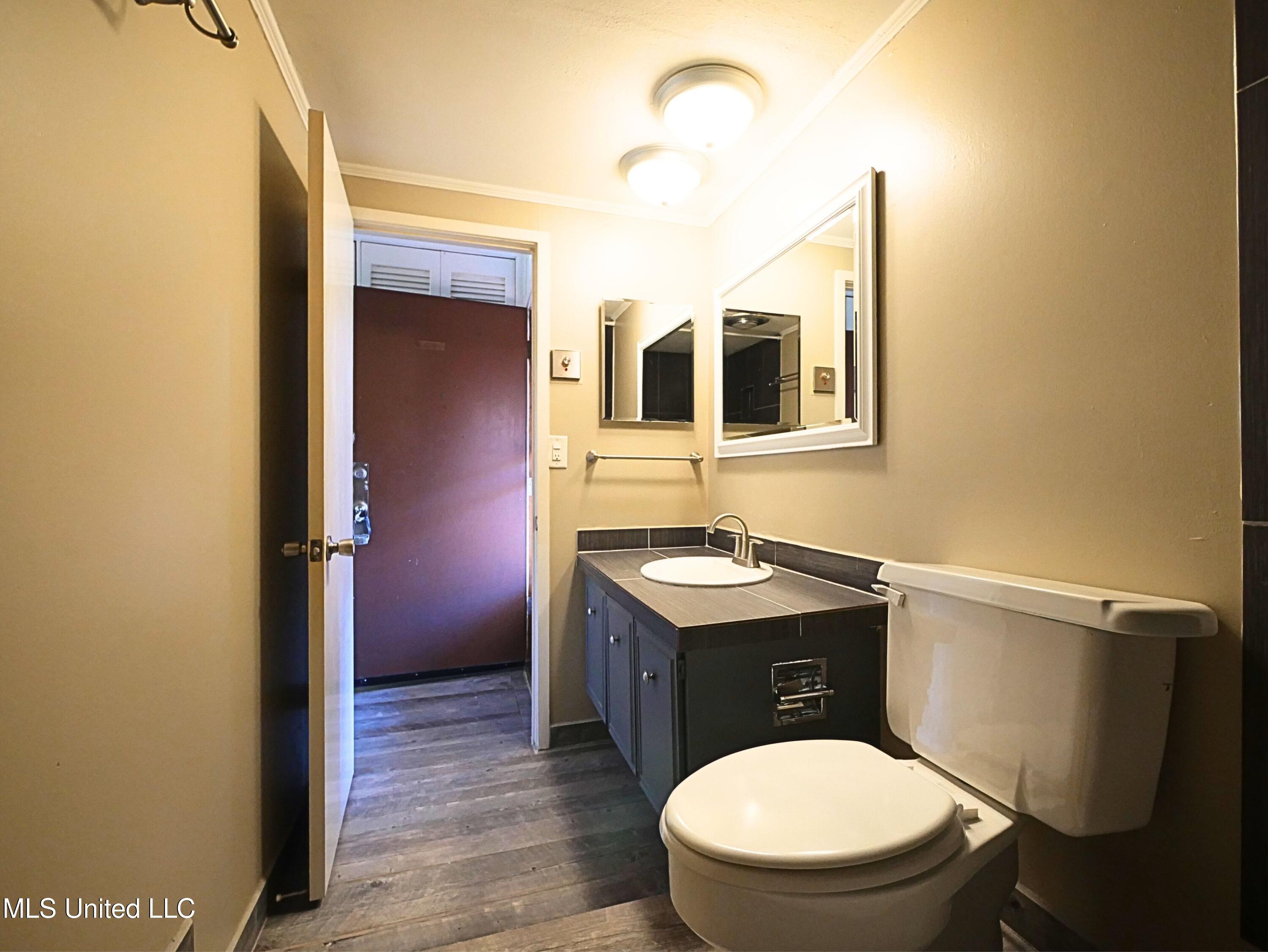 208 Lakeside Villa Property Photo 12