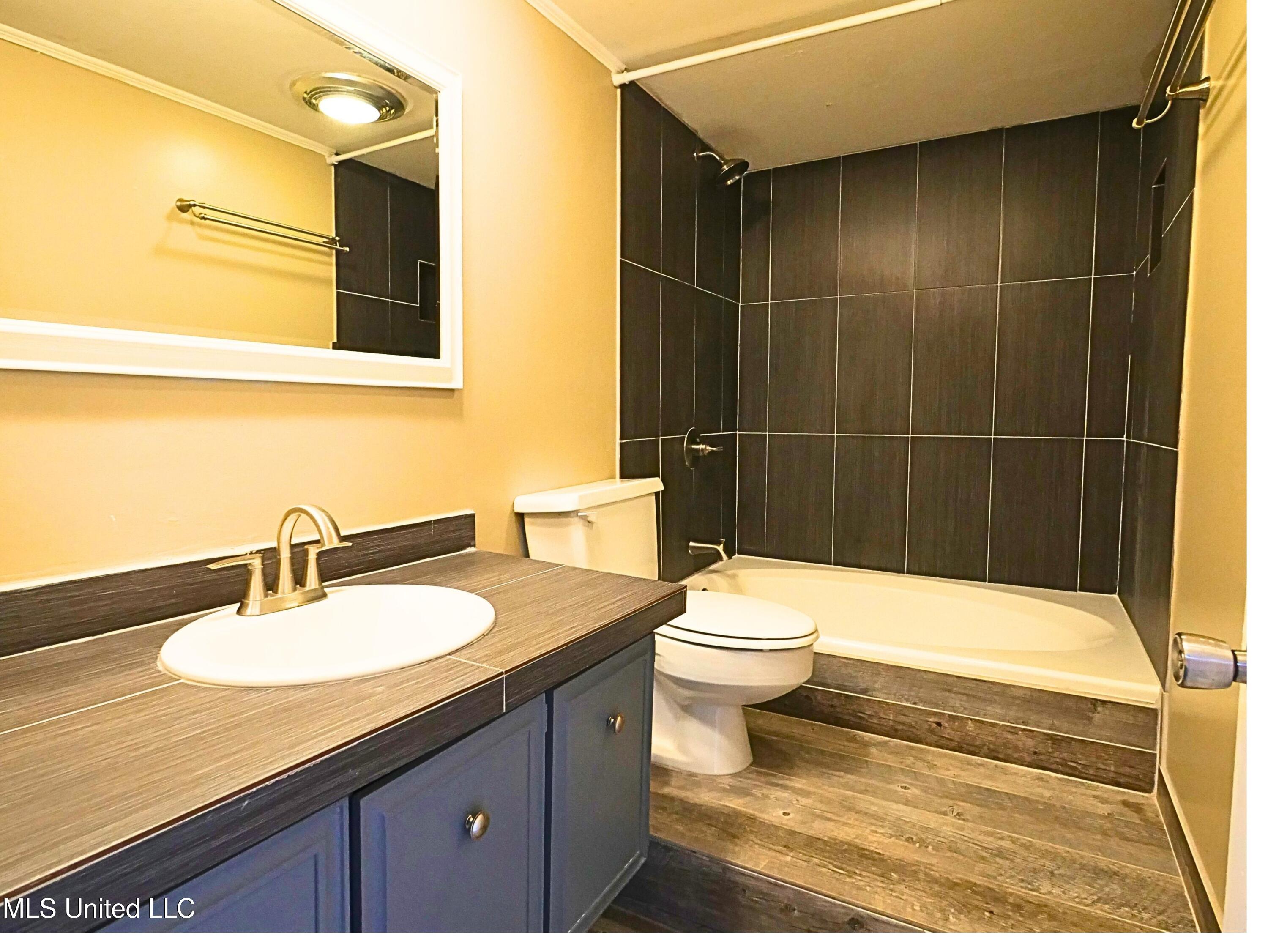 208 Lakeside Villa Property Photo 13