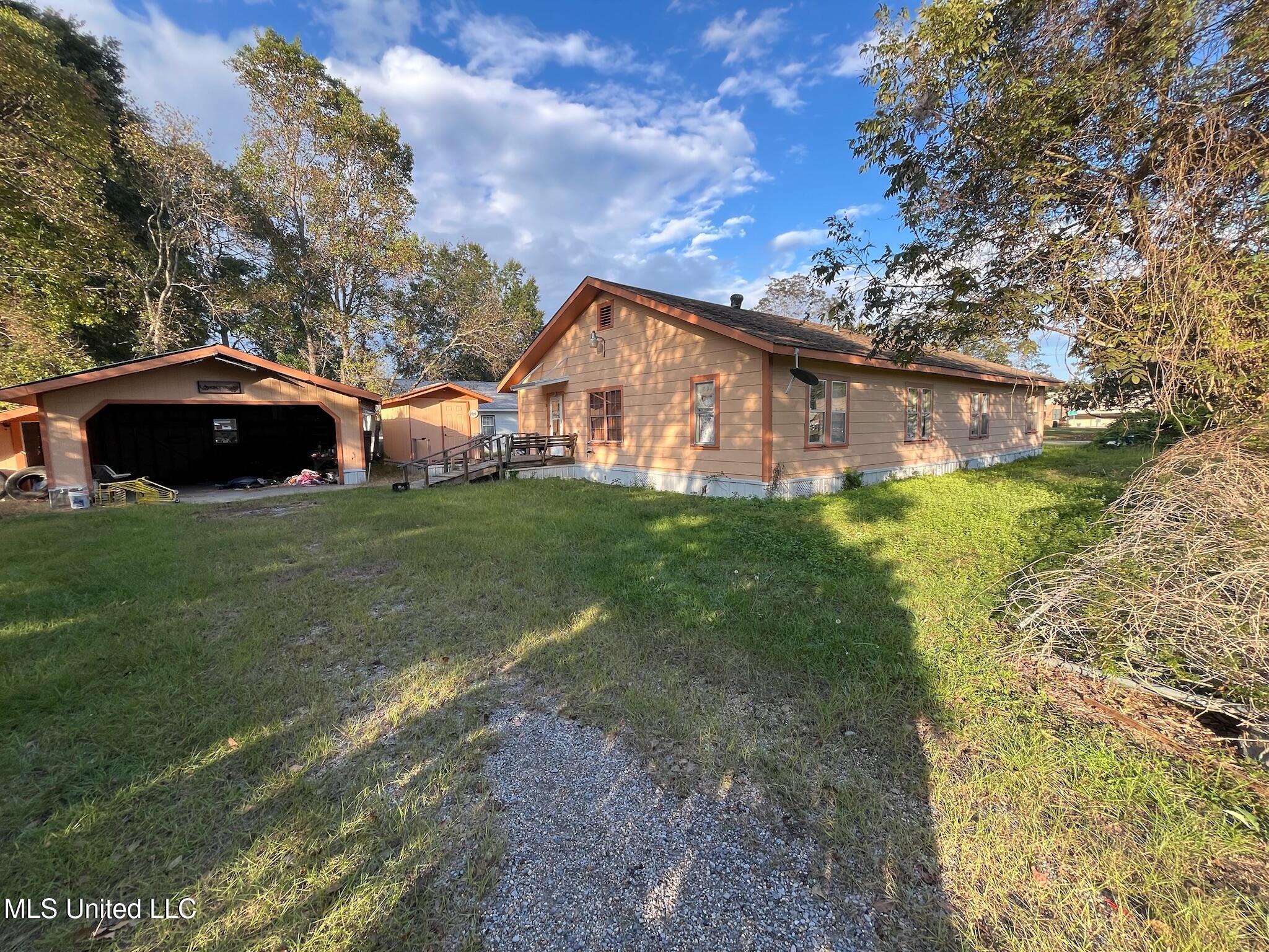 107 Cypress Street Property Photo 3