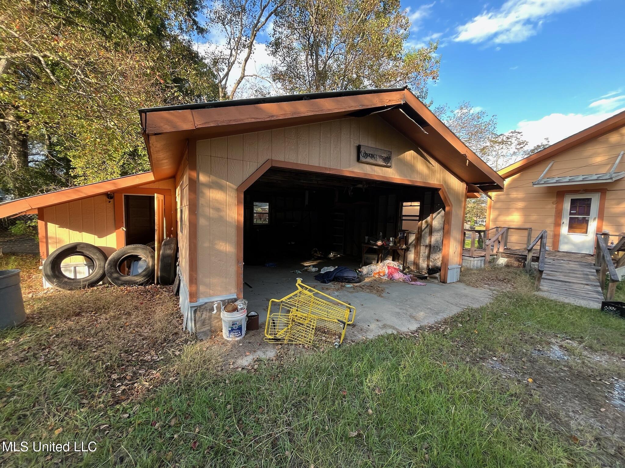 107 Cypress Street Property Photo 4