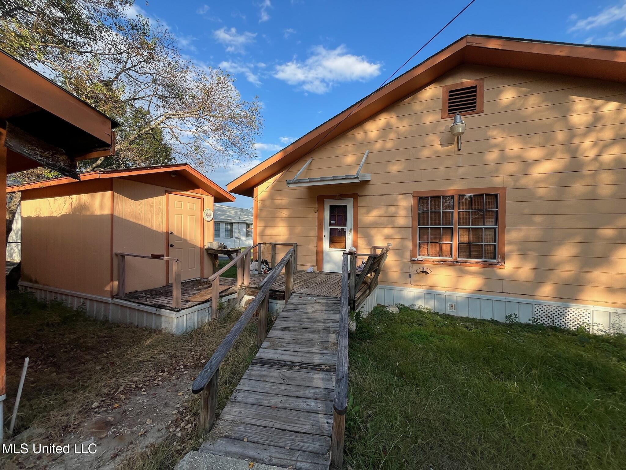 107 Cypress Street Property Photo 5