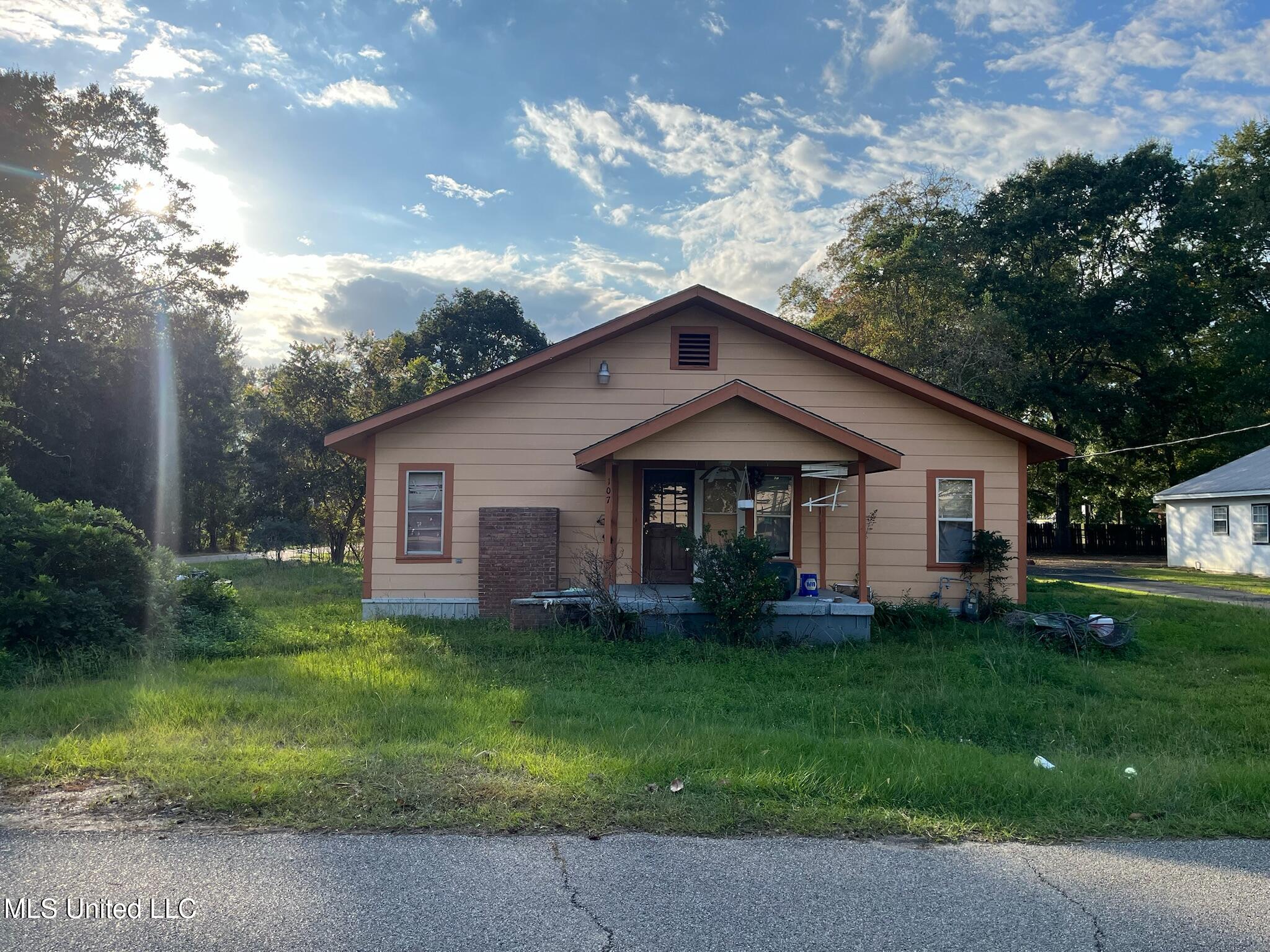 107 Cypress Street Property Photo 6