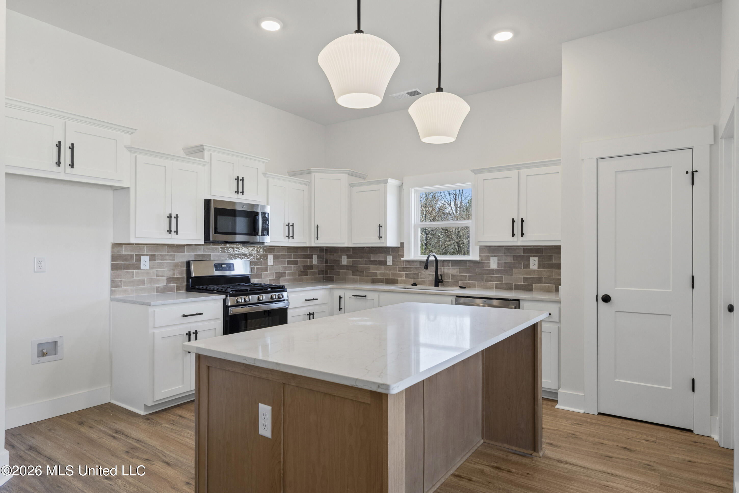3621 Hatton Drive Property Photo 2