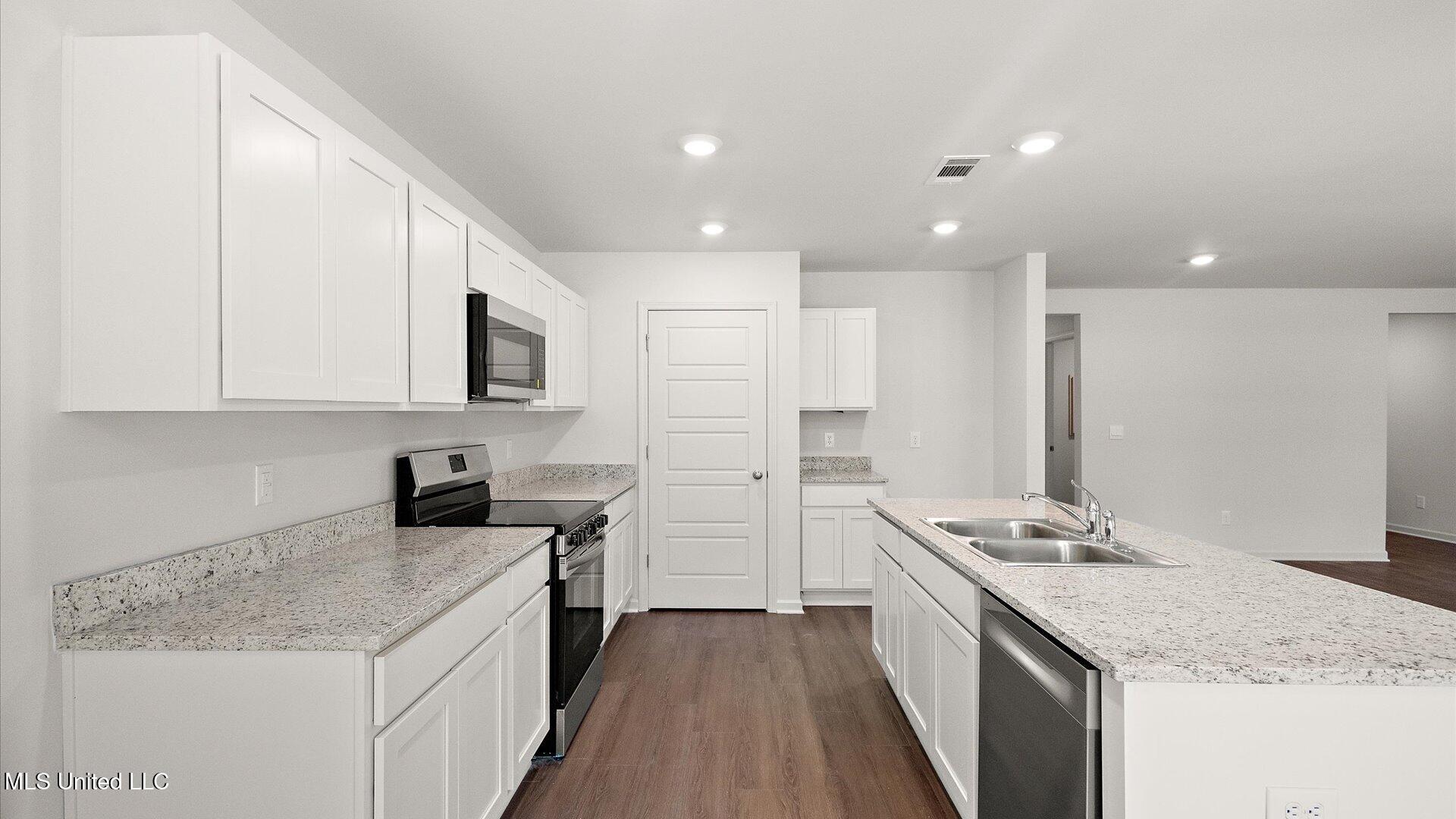 220 Raulston Drive Property Photo 10