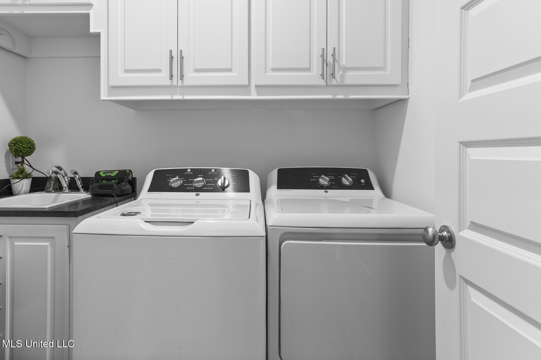 308 Hamilton Court Property Photo 13