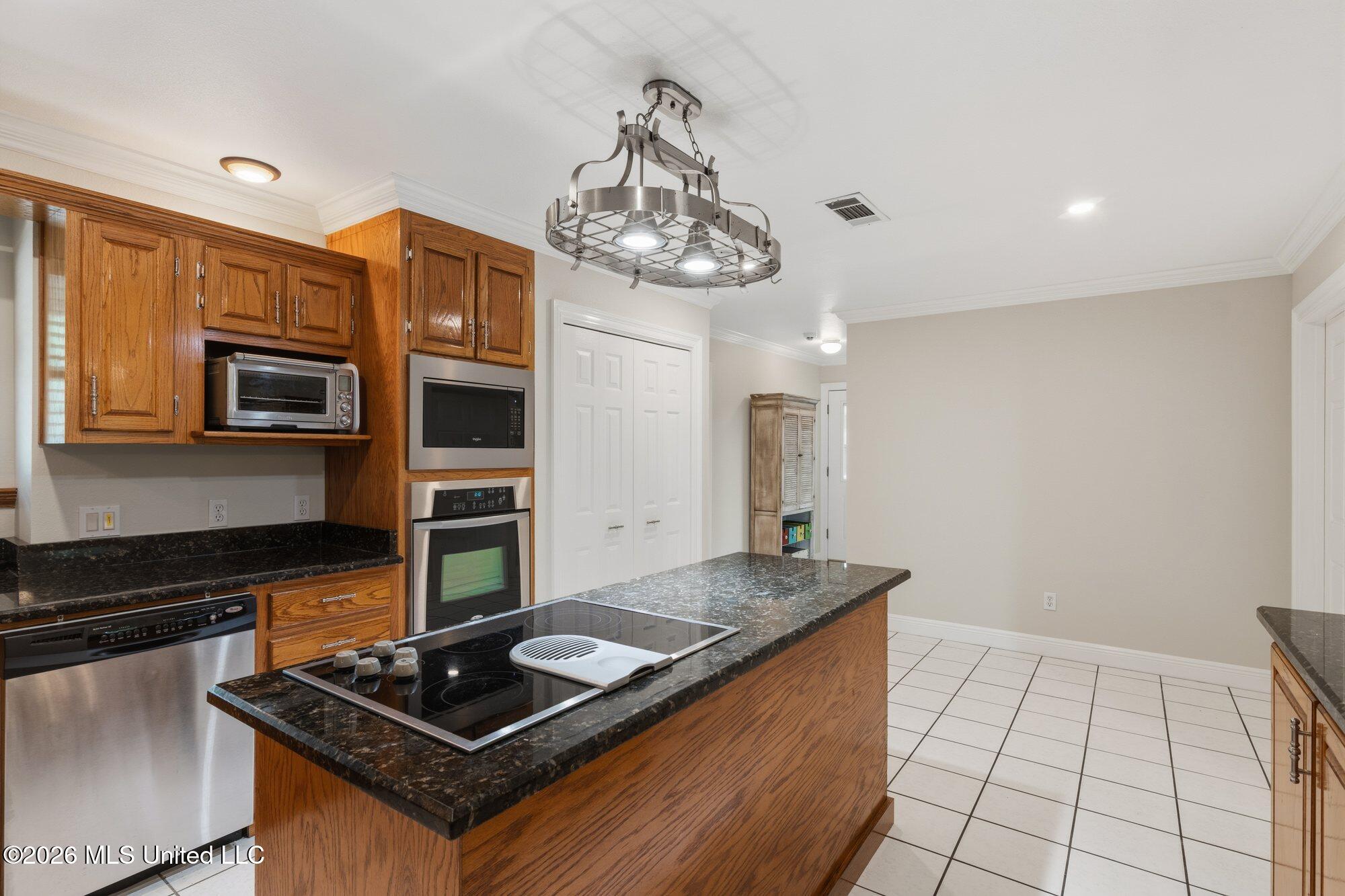 18029 Commission Road Property Photo 9