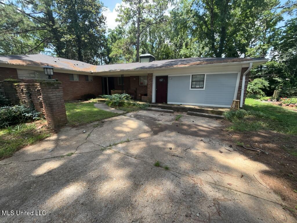 351 Elms Court Circle Property Photo 1