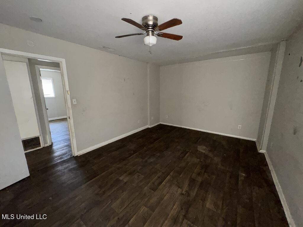 921 Westway Street Property Photo 8