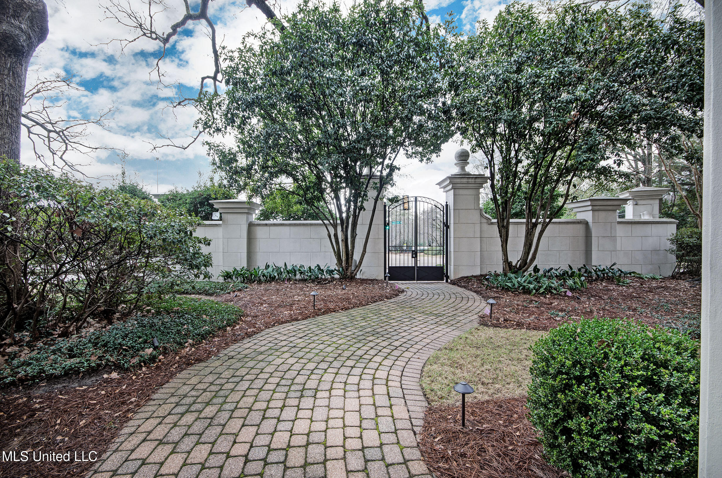1200 Meadowbrook Road Property Photo 4