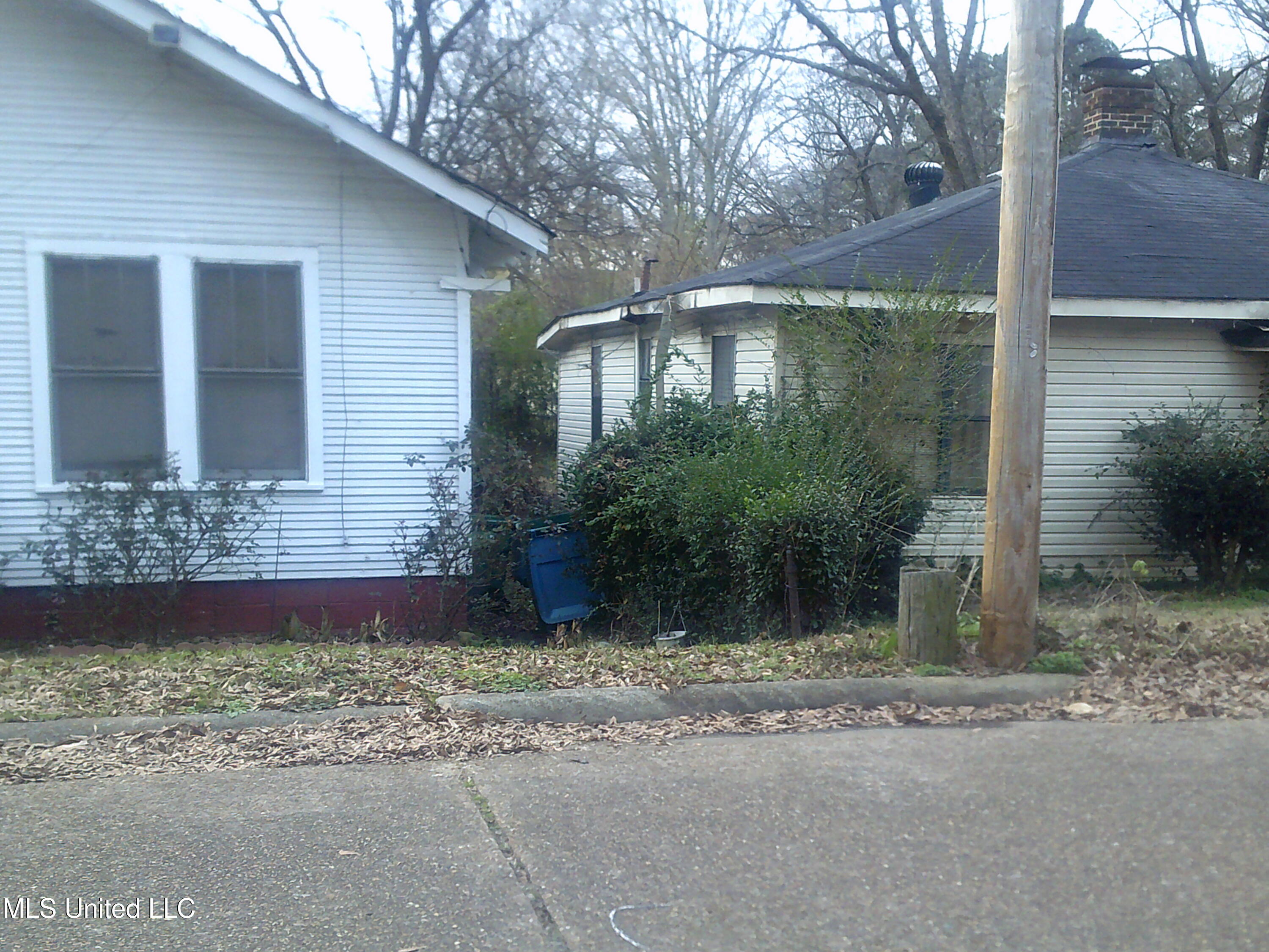 1135 S Mound Street Property Photo 2