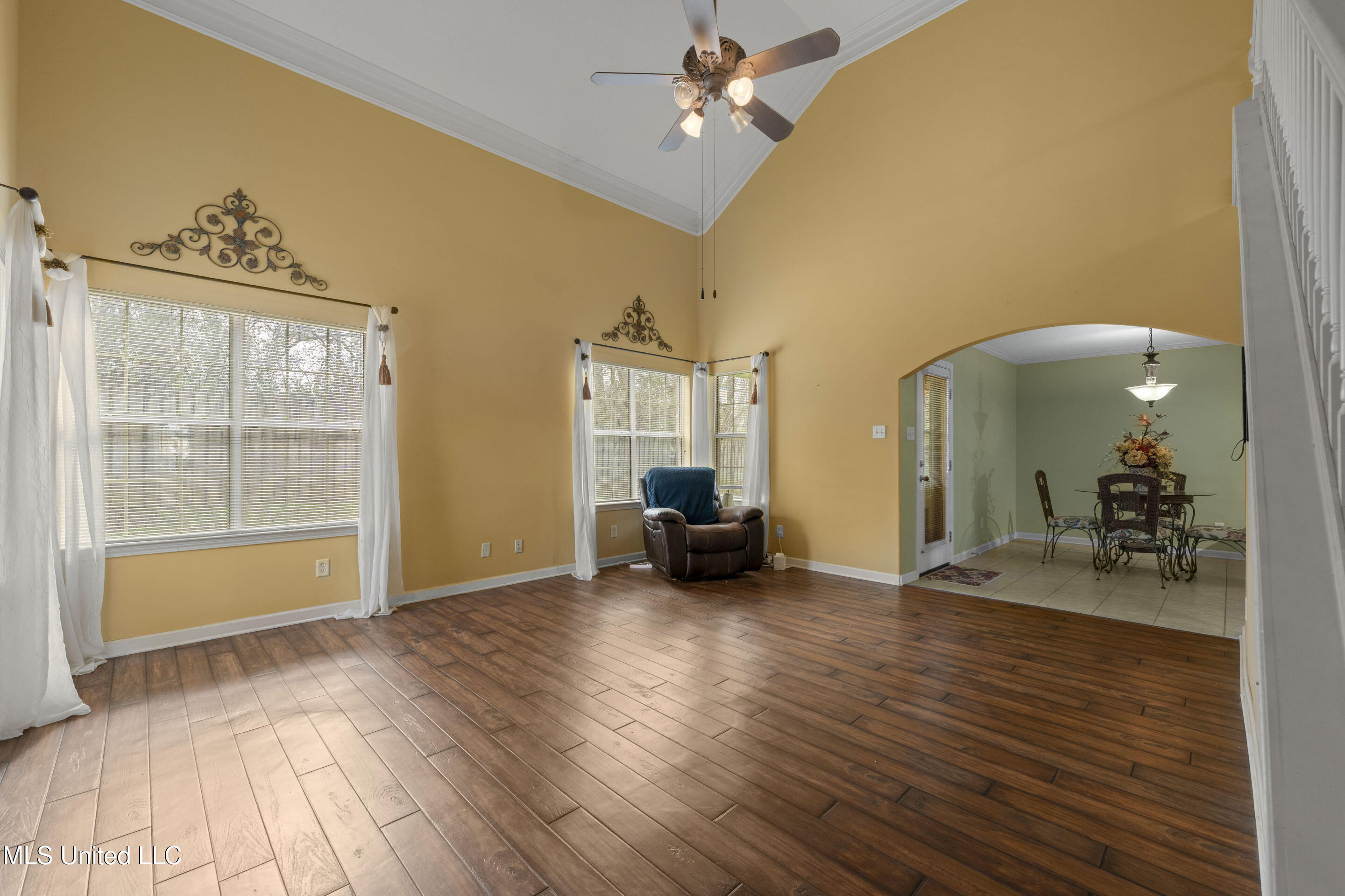 9861 Alexanders Ridge Drive Property Photo 6