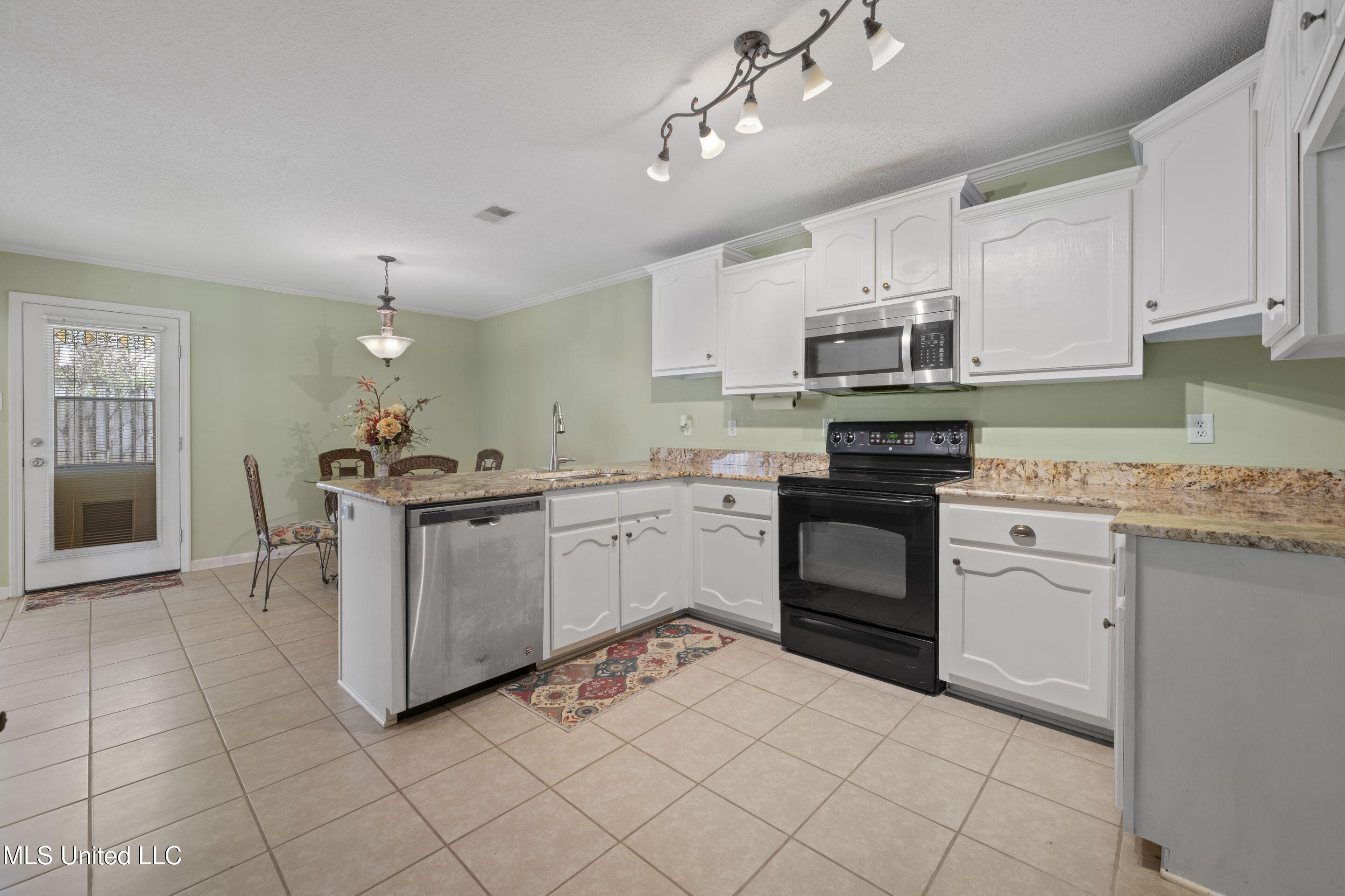 9861 Alexanders Ridge Drive Property Photo 8