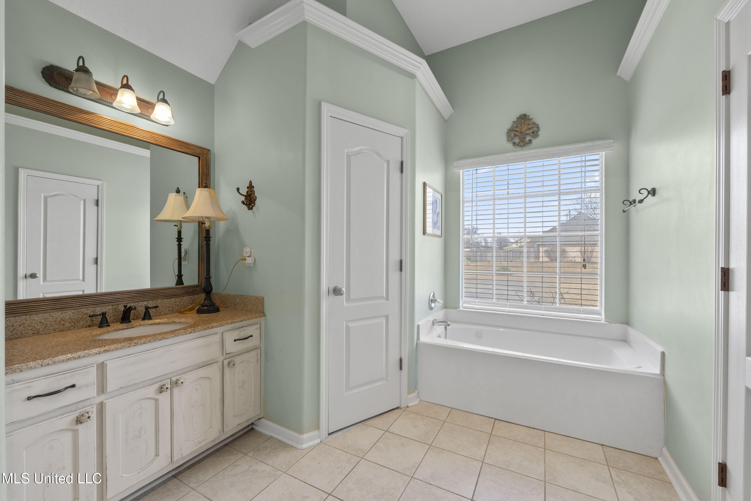 9861 Alexanders Ridge Drive Property Photo 14