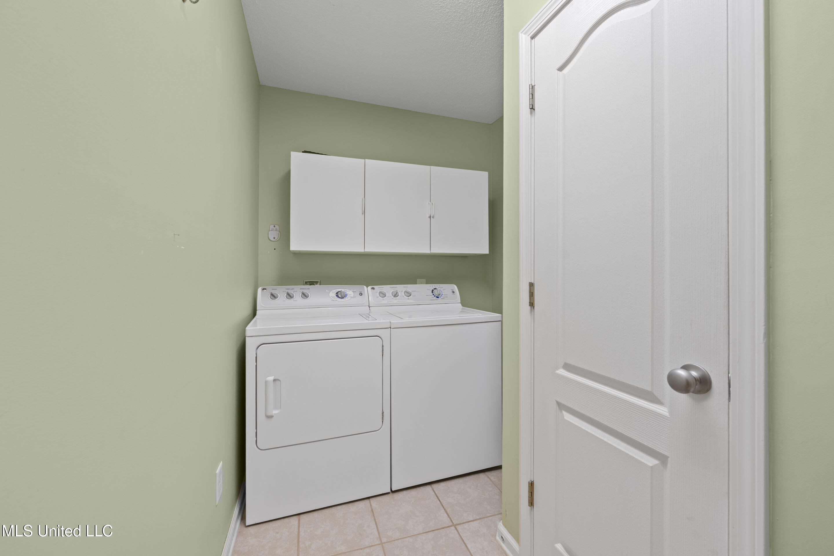 9861 Alexanders Ridge Drive Property Photo 15