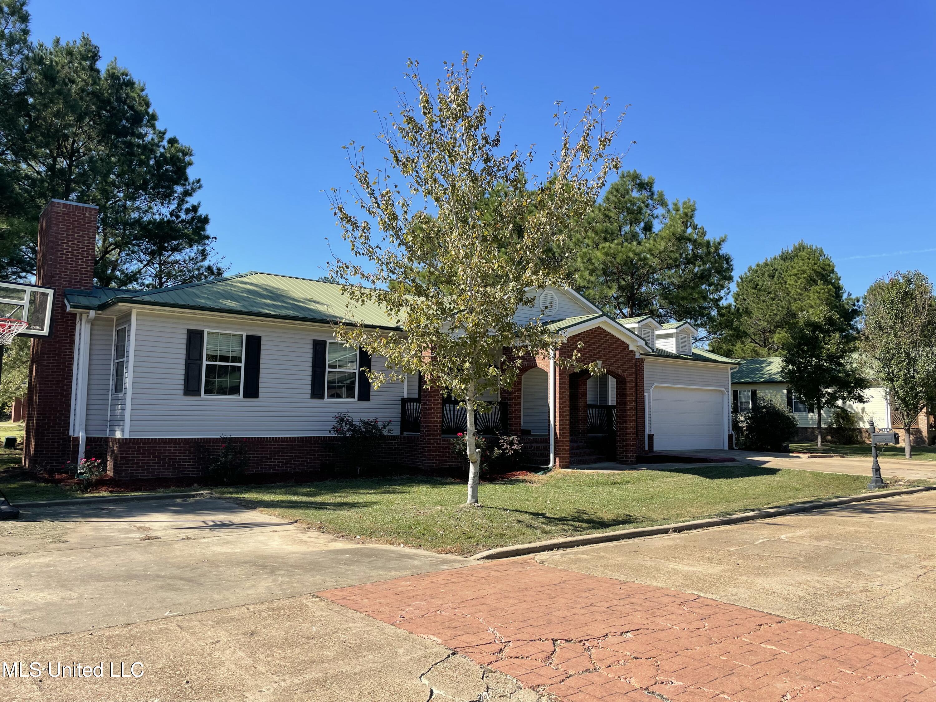 112 Ashwood Drive Property Photo 2