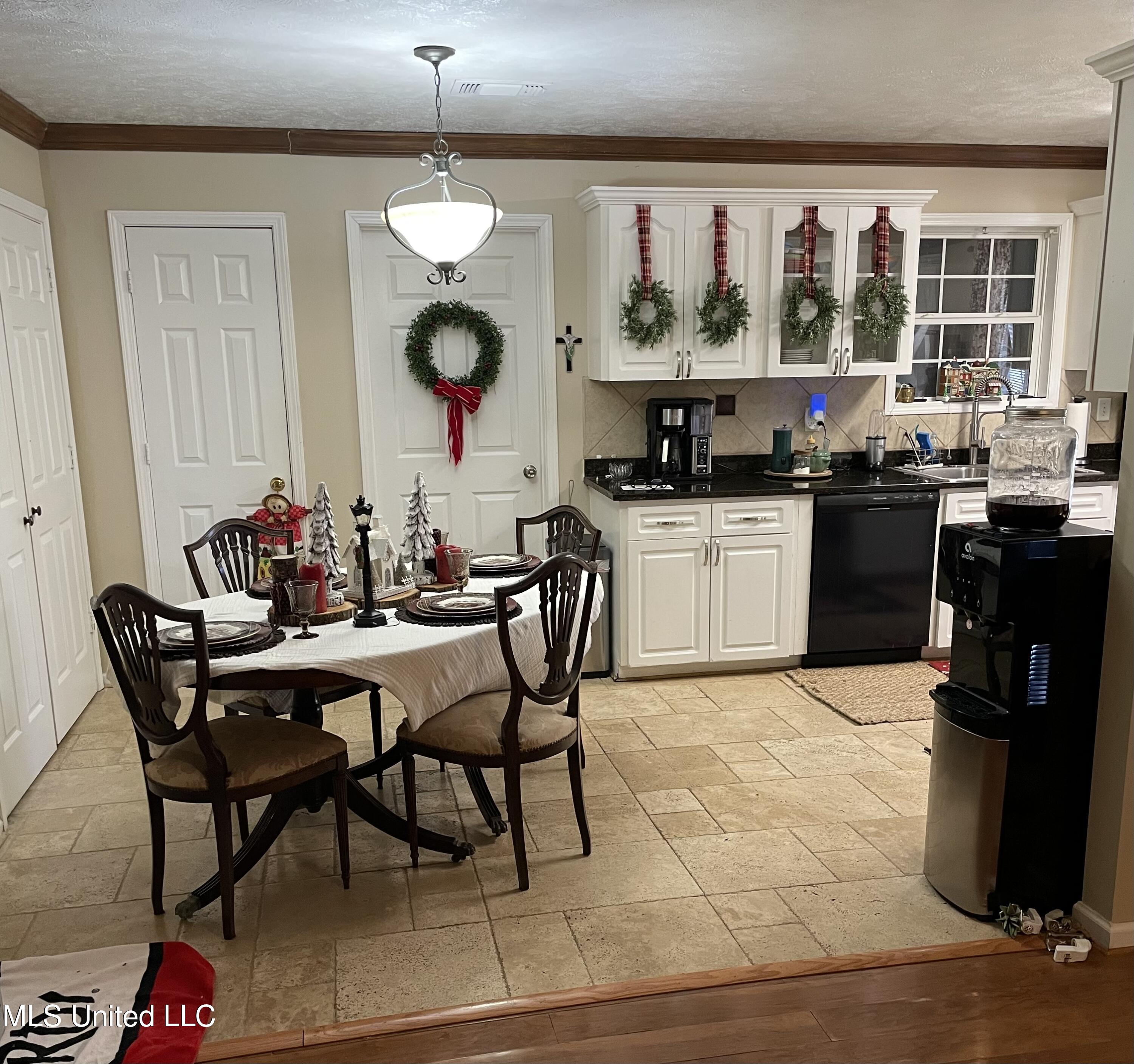 112 Ashwood Drive Property Photo 6