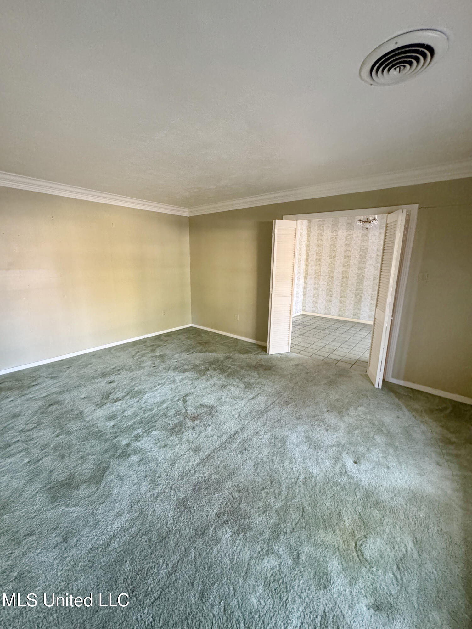 980 Royal Oak Drive Property Photo 8
