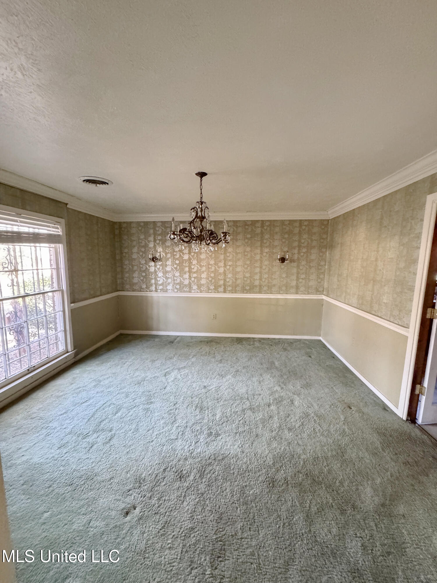 980 Royal Oak Drive Property Photo 9