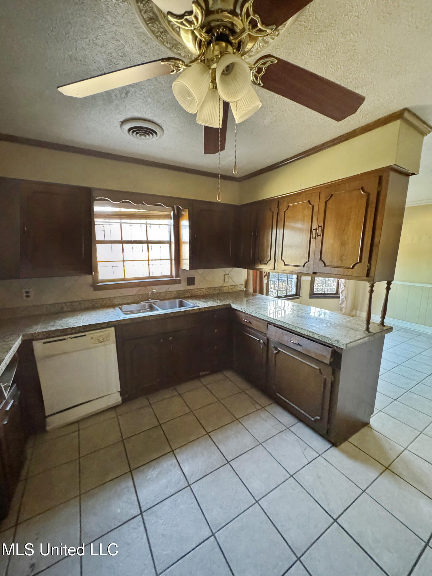 980 Royal Oak Drive Property Photo 11