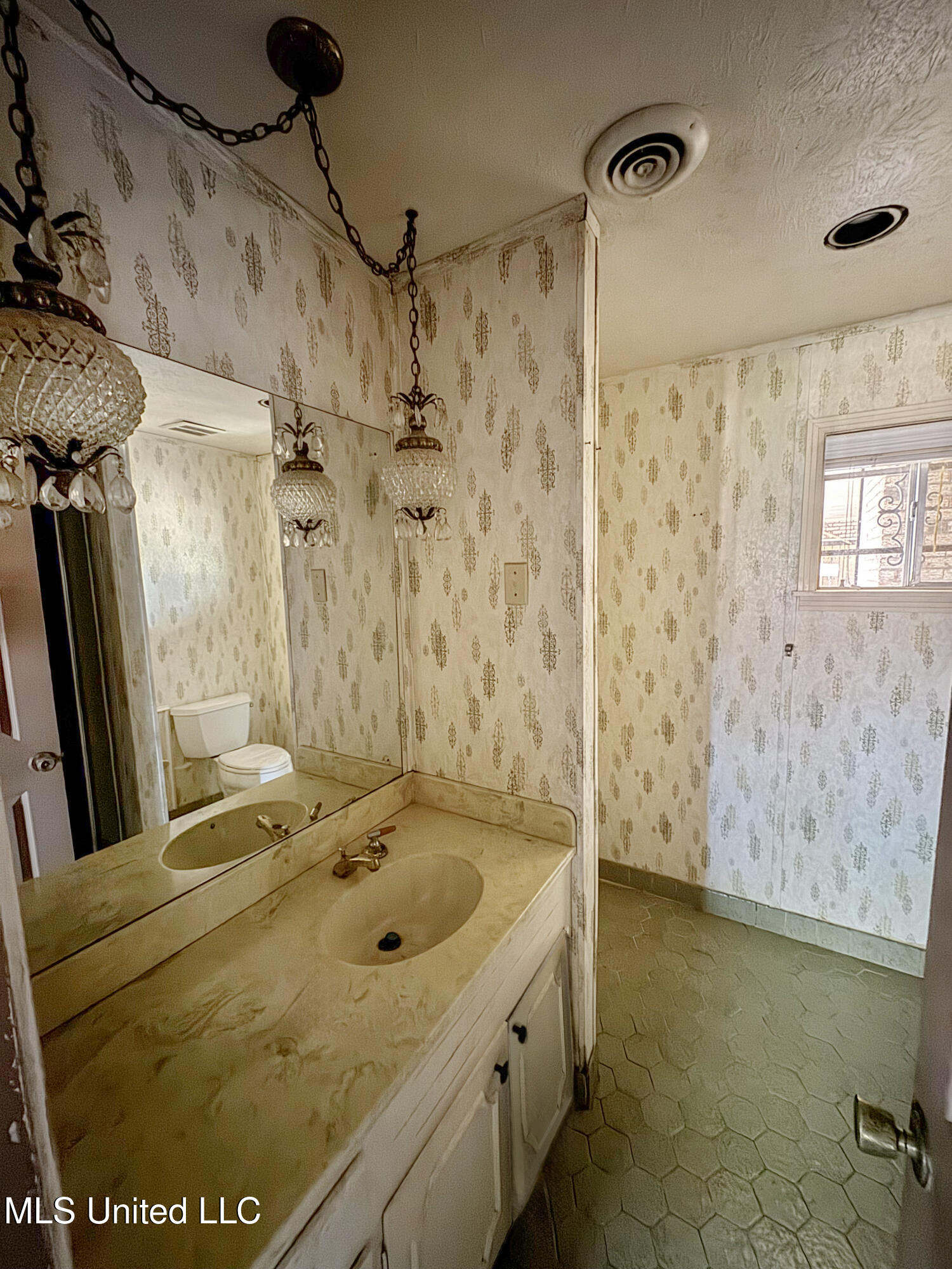 980 Royal Oak Drive Property Photo 14