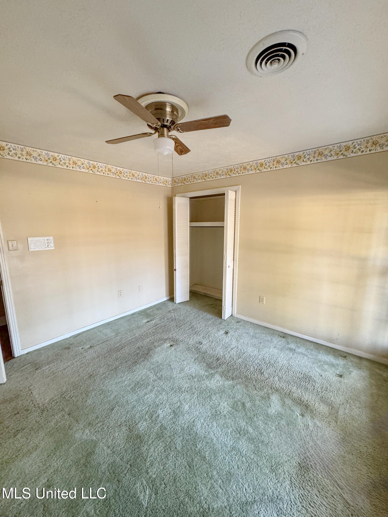 980 Royal Oak Drive Property Photo 17