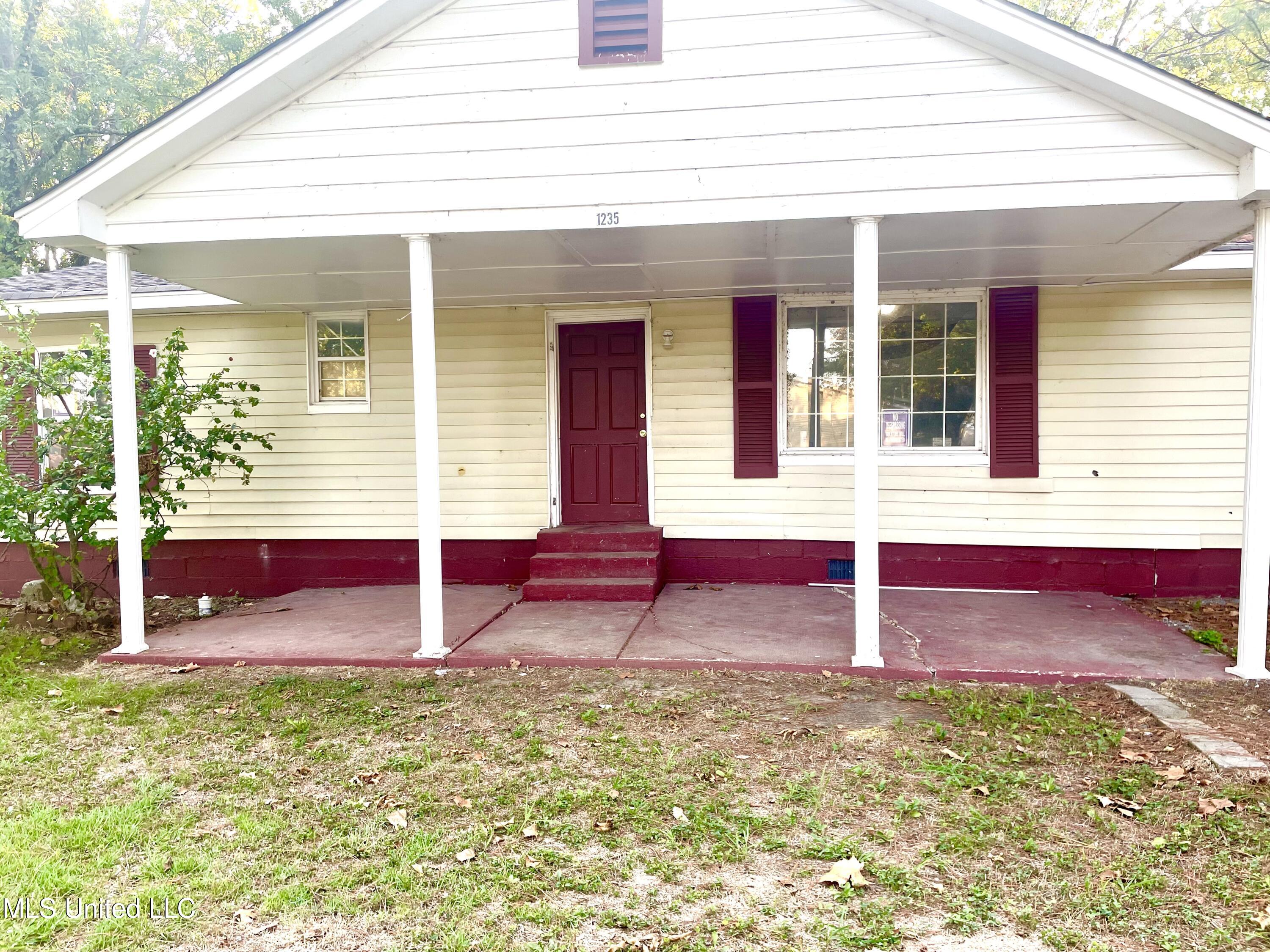 1235 Jacks Avenue Property Photo 2