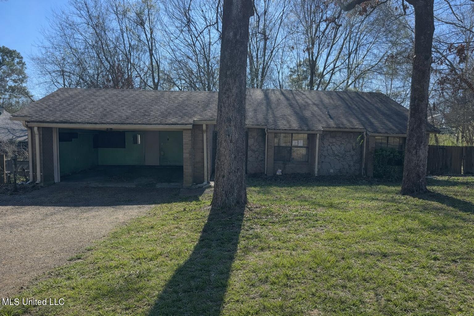 101 Sandra Cove Property Photo 1