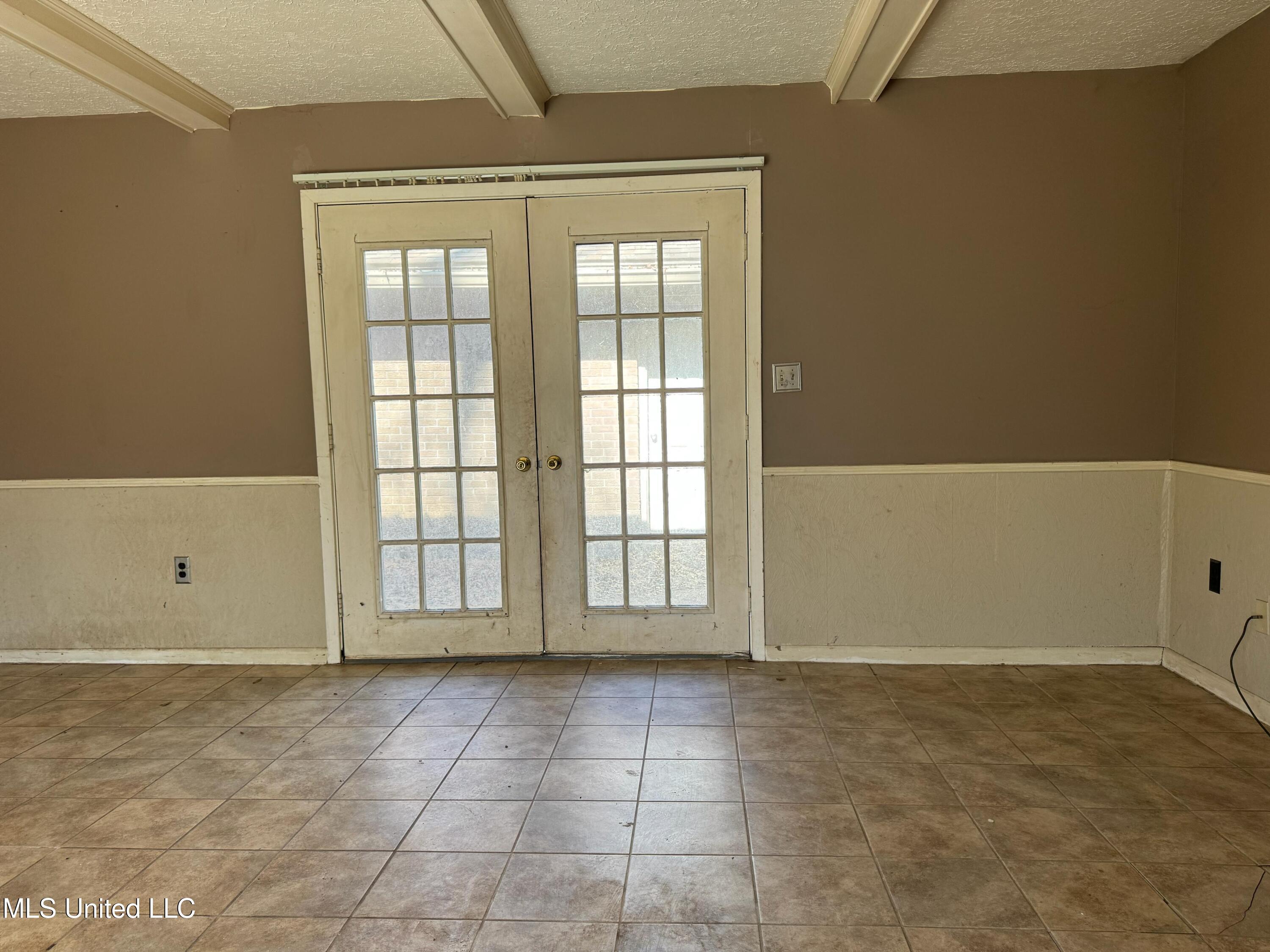 101 Sandra Cove Property Photo 2