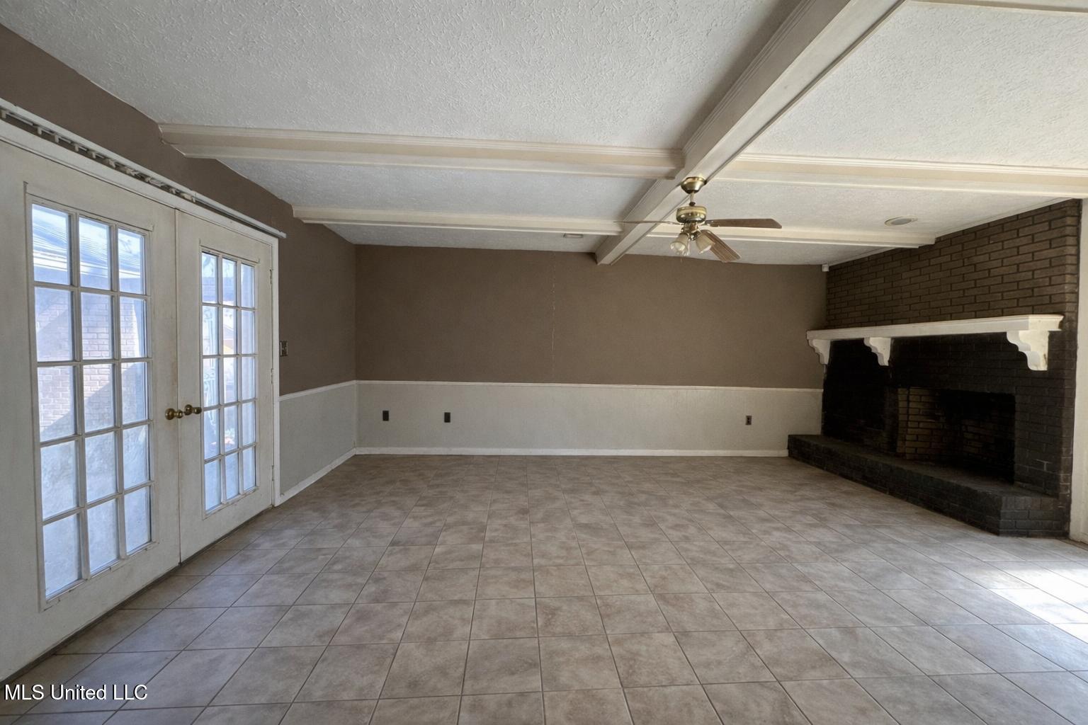 101 Sandra Cove Property Photo 3
