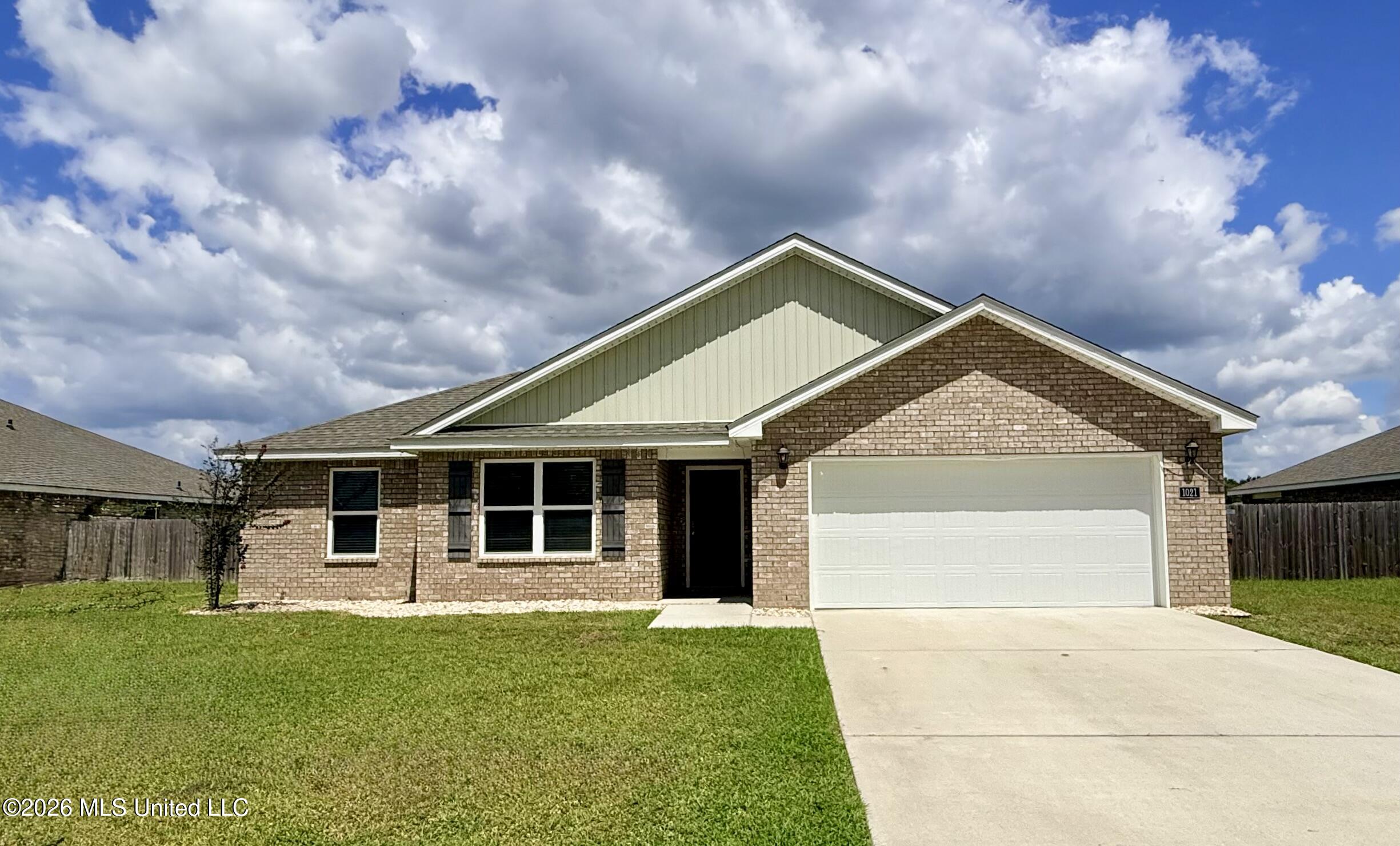 1021 Enclave Circle Property Photo 1