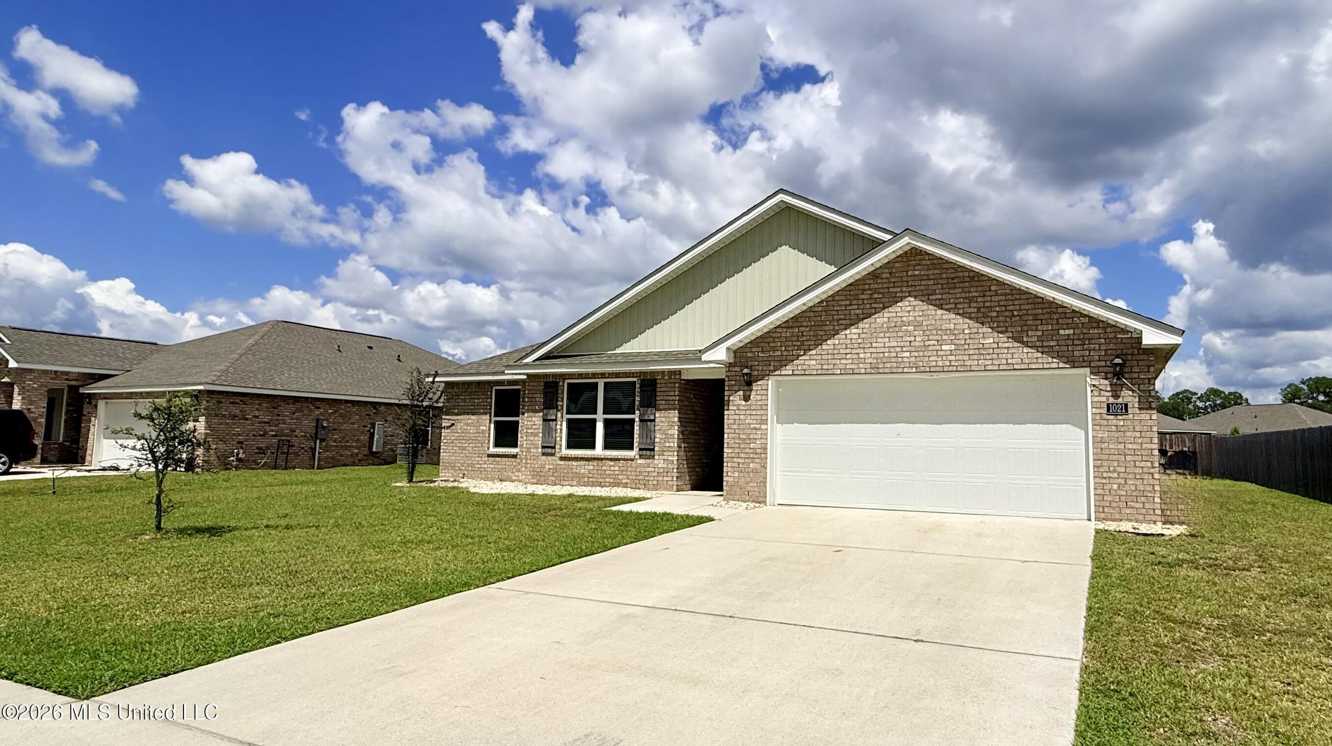 1021 Enclave Circle Property Photo 2