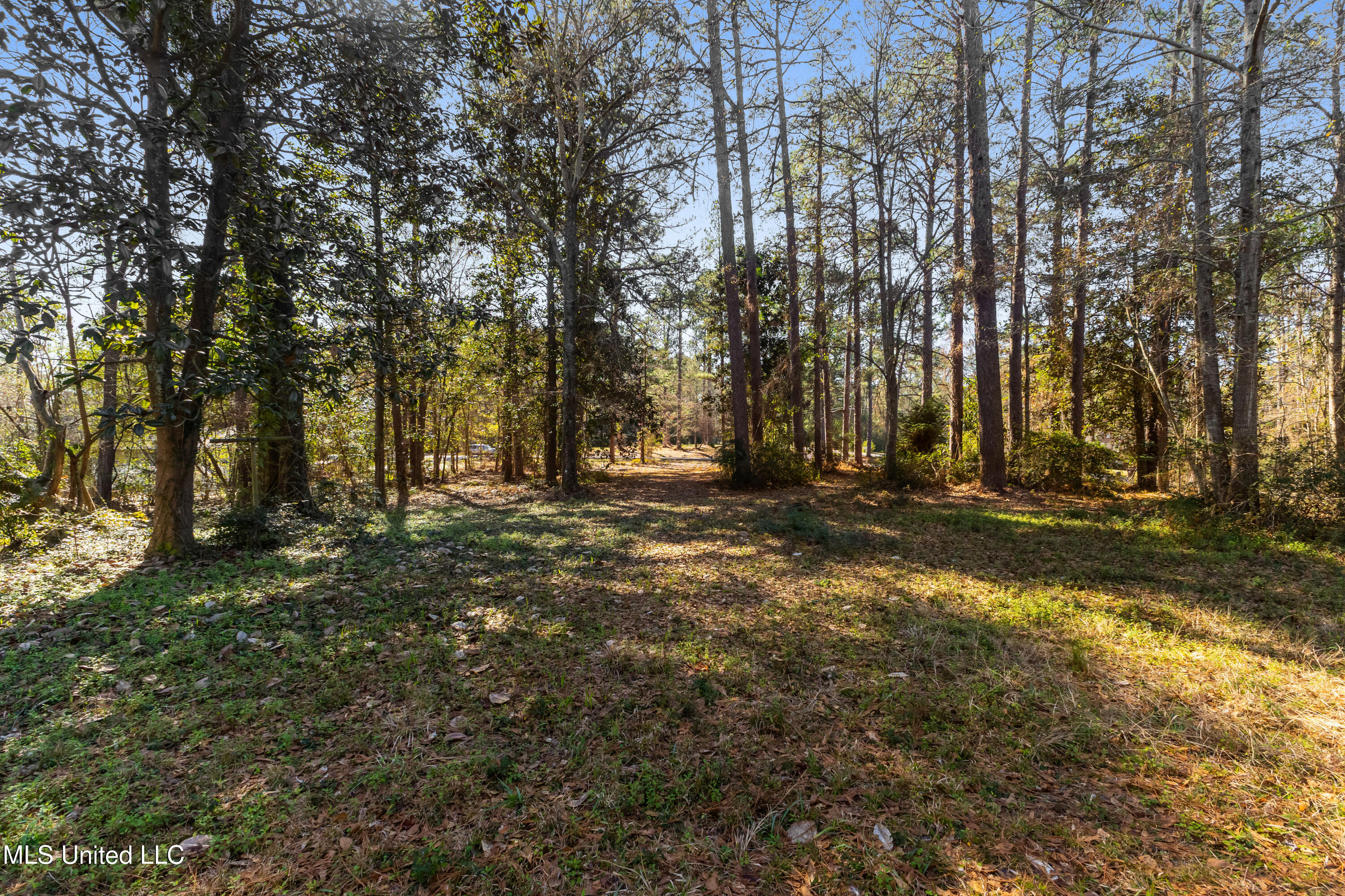 1906 S 28th Avenue Ext. Property Photo 9
